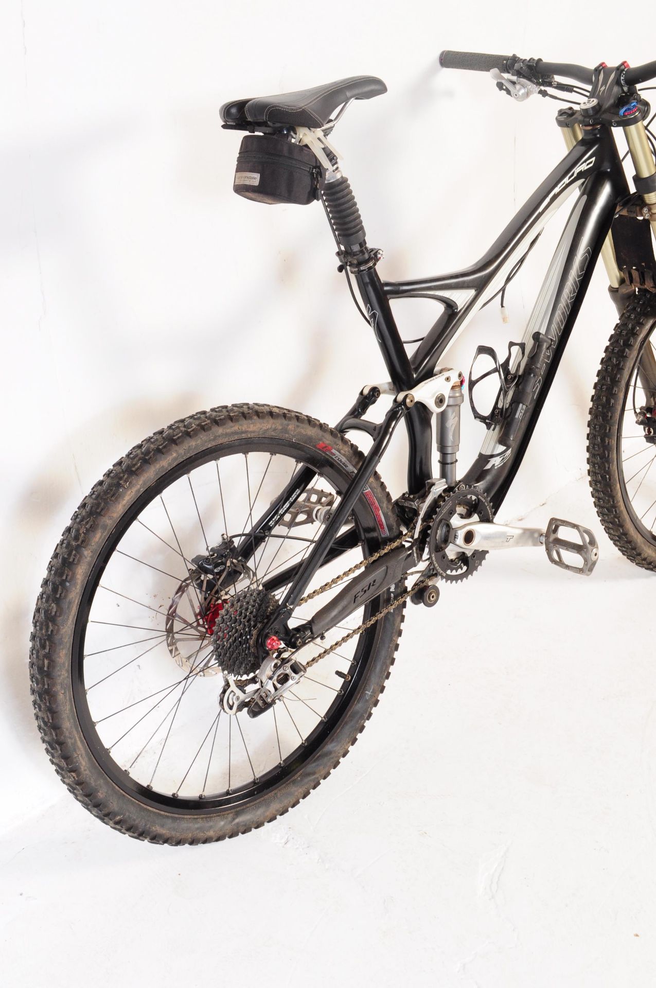 CONTEMPORARY CARBON FIBRE MOUNTAIN BIKE BY S-WORKS - Image 3 of 9