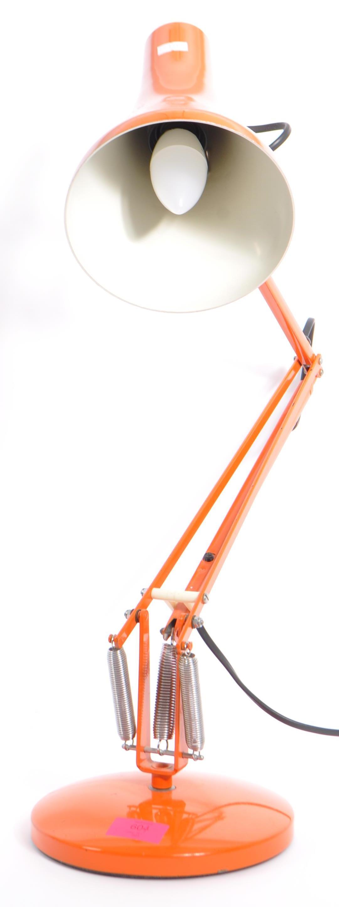 20TH CENTURY ANGLEPOISE MODEL 90 ORANGE TABLE LAMP - Image 2 of 3