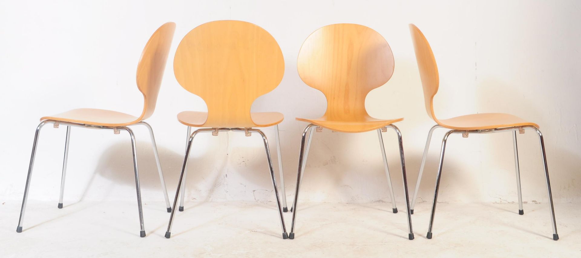 FOUR CONTEMPORARY BEECH PLYWOOD METAL FRAME DINING CHAIRS - Bild 3 aus 3