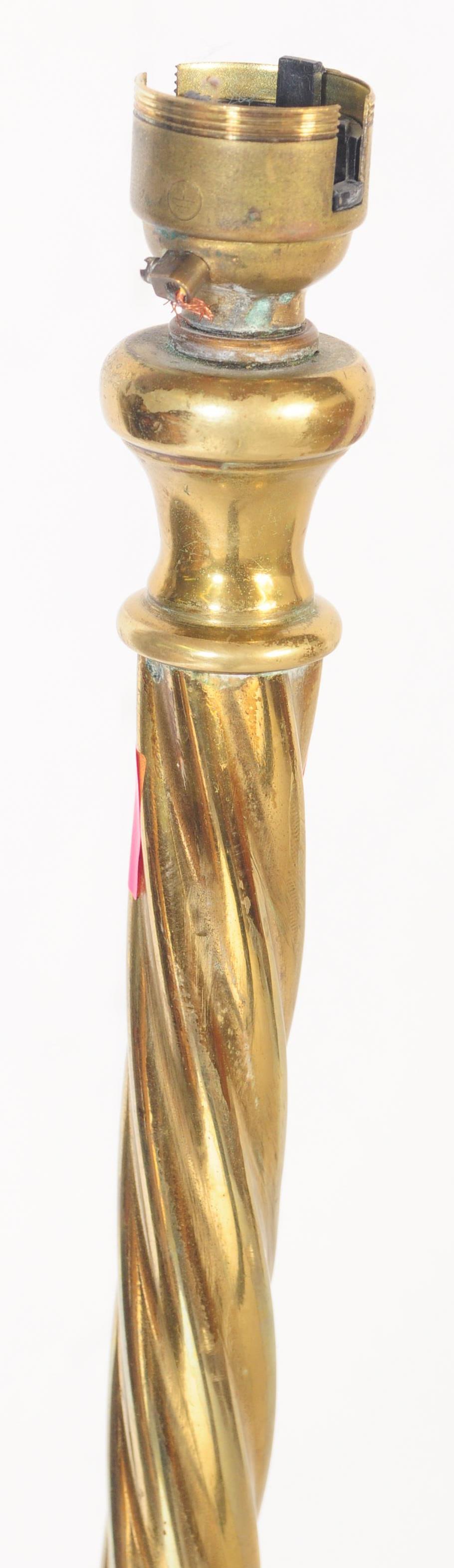 MID 20TH CENTURY BRASS FLOOR STANDING BARLEY TWIST LIGHT / LAMP - Image 2 of 4