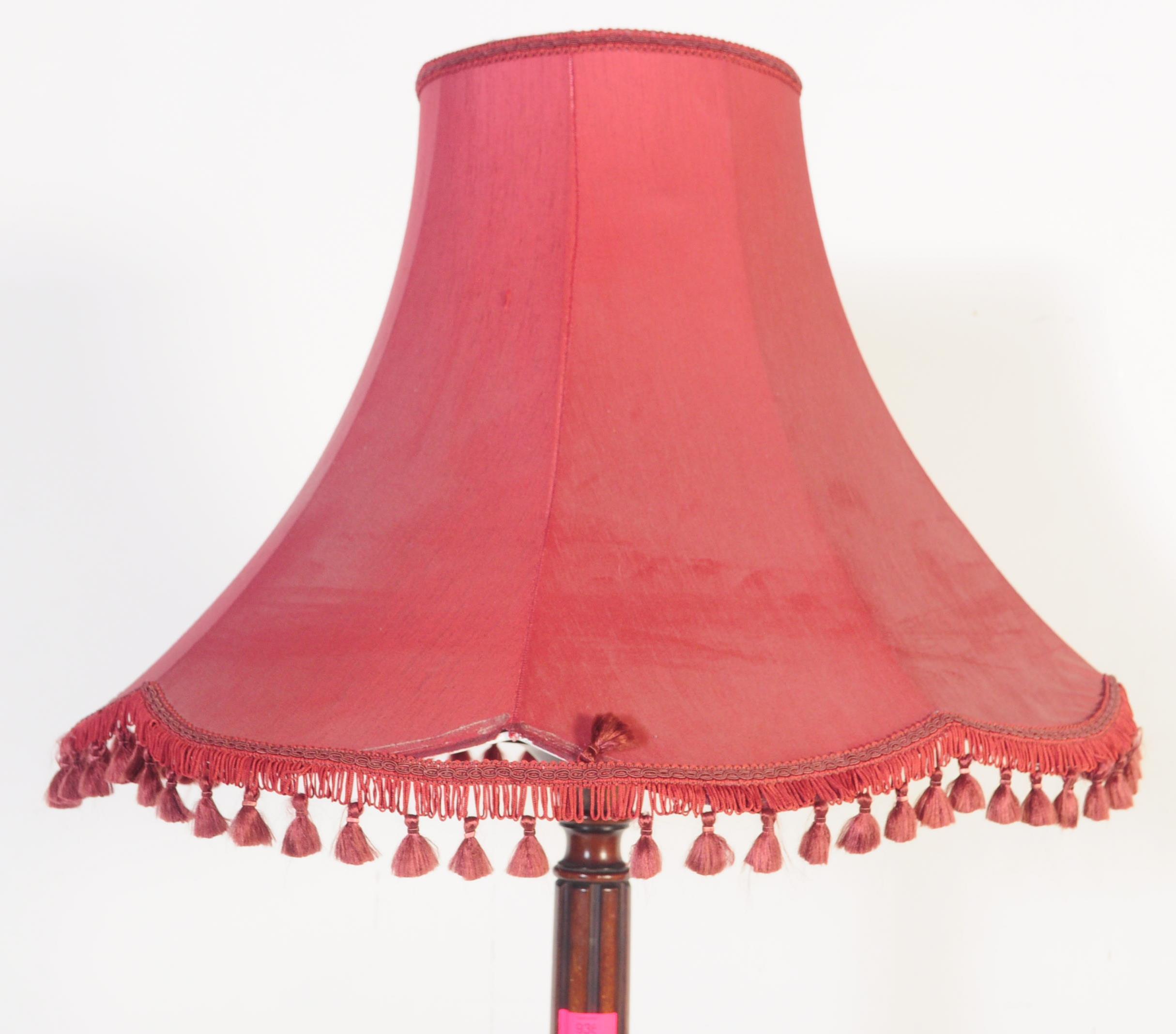 EDWARDIAN MAHOGANY REEDED FLOOR STANDARD LAMP - Image 2 of 6