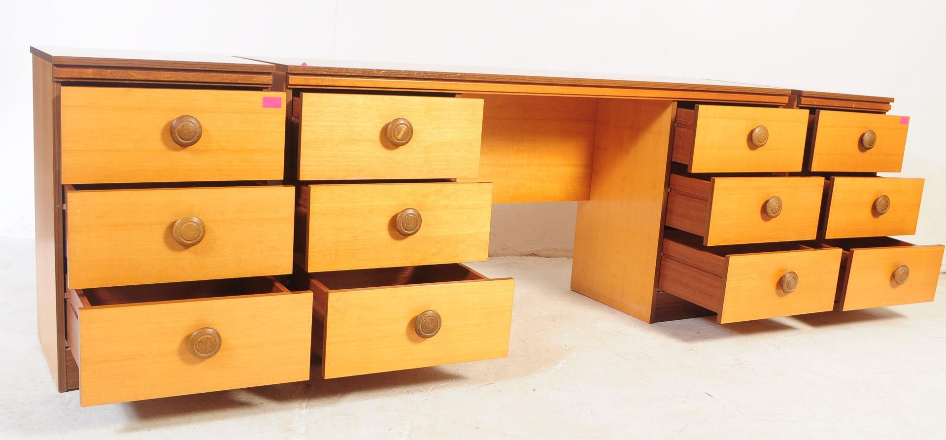 1980S FAUX TEAK WOOD DRESSING TABLE & BEDSIDE CABINETS - Image 5 of 11