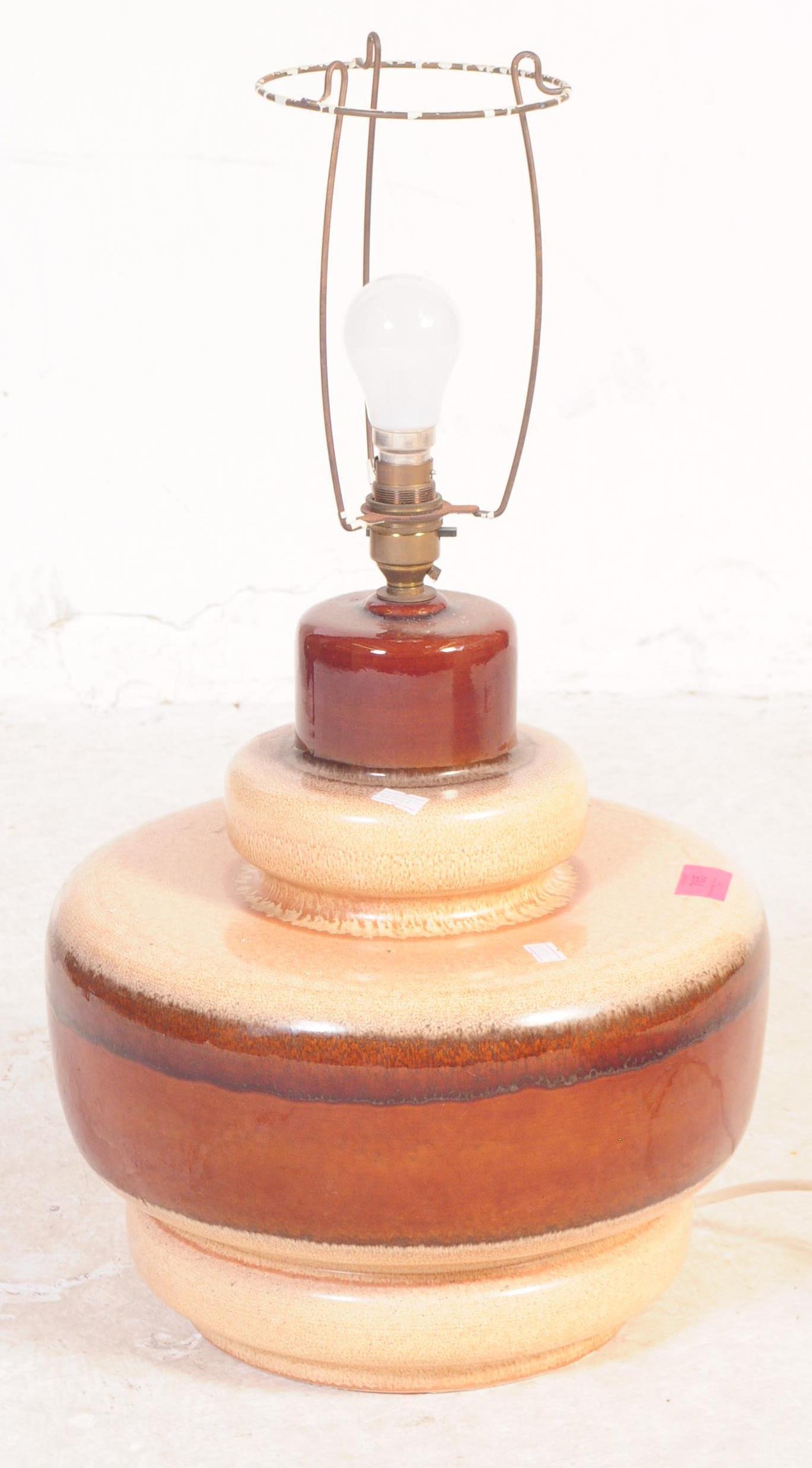VINTAGE MID 20TH CENTURY WEST GERMAN POTTERY TABLE LAMP - Image 2 of 5
