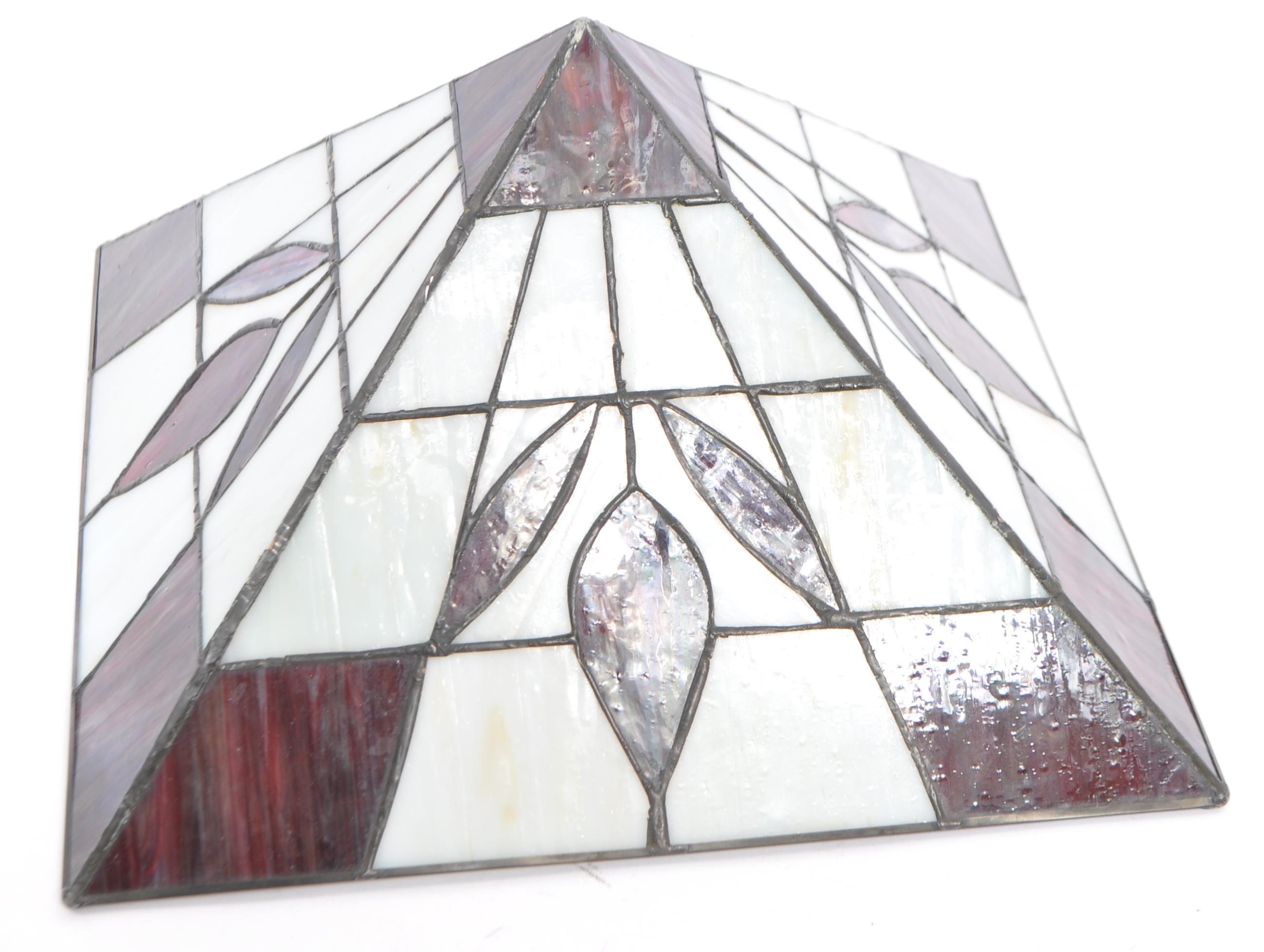 20TH CENTURY TIFFANY STYLE GLASS CEILING LAMP SHADE - Image 2 of 3