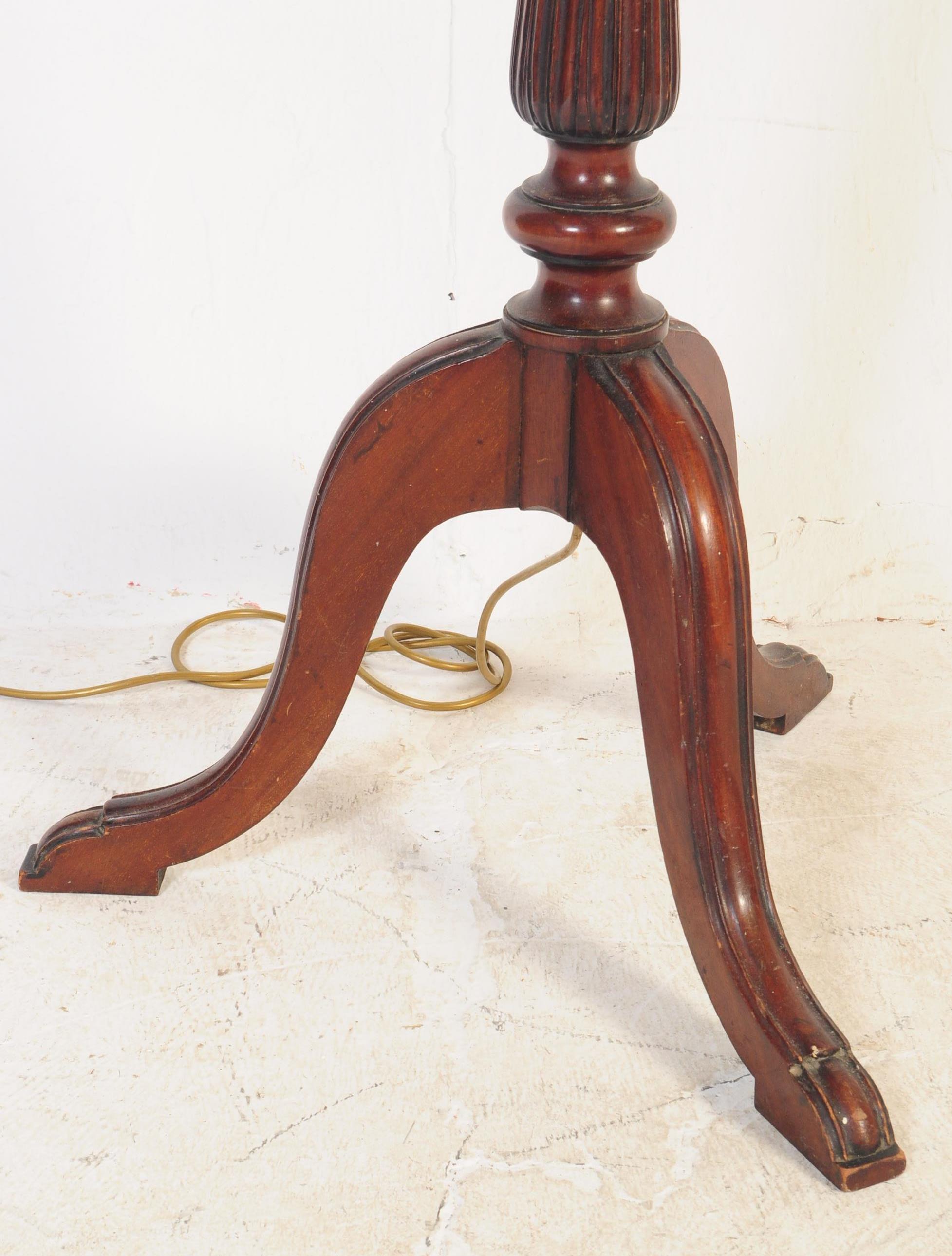 EDWARDIAN MAHOGANY REEDED FLOOR STANDARD LAMP - Image 4 of 6