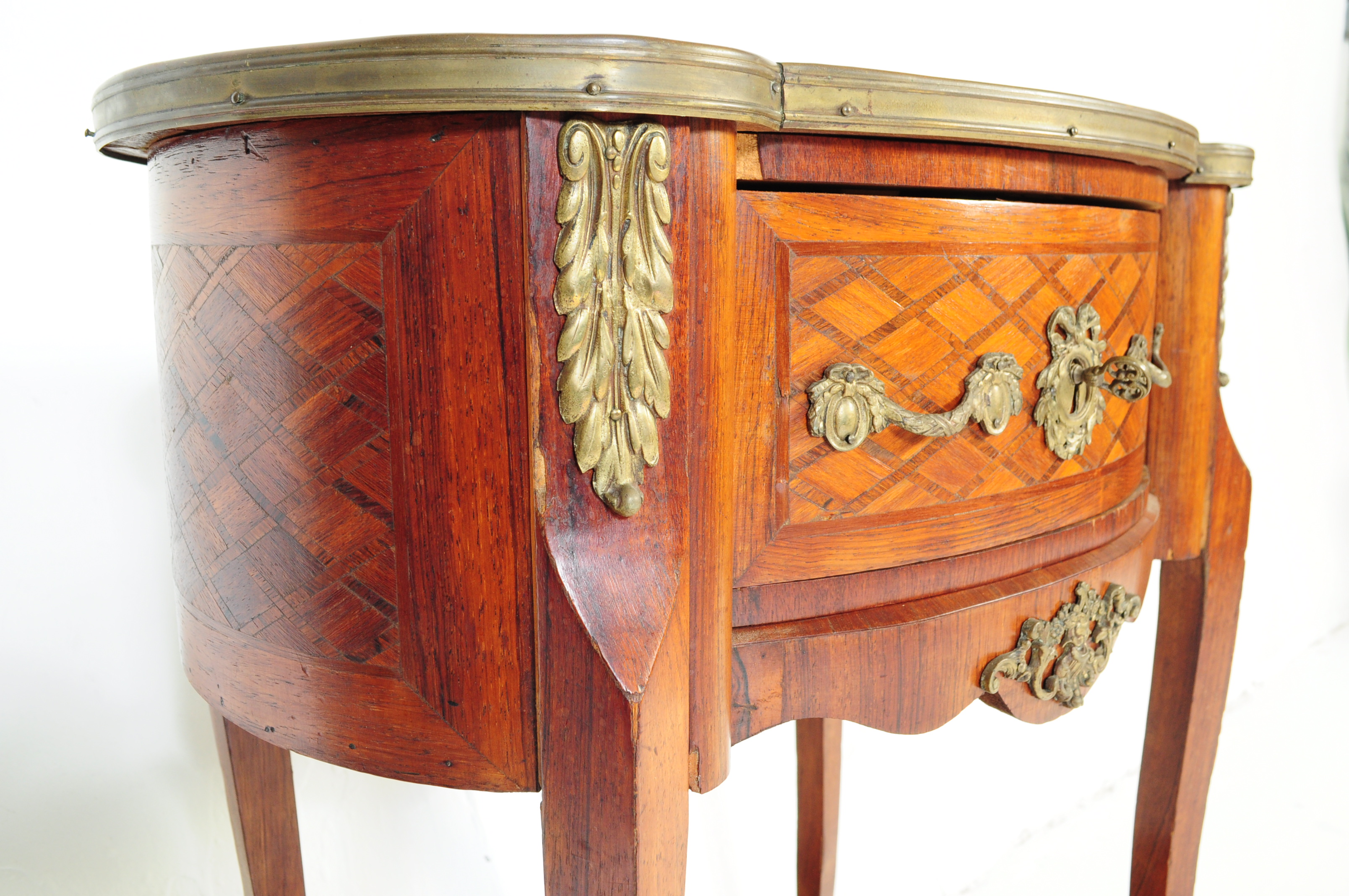 19TH CENTURY LOUIS XVI STYLE MARQUETRY LAMP TABLE - Image 6 of 7