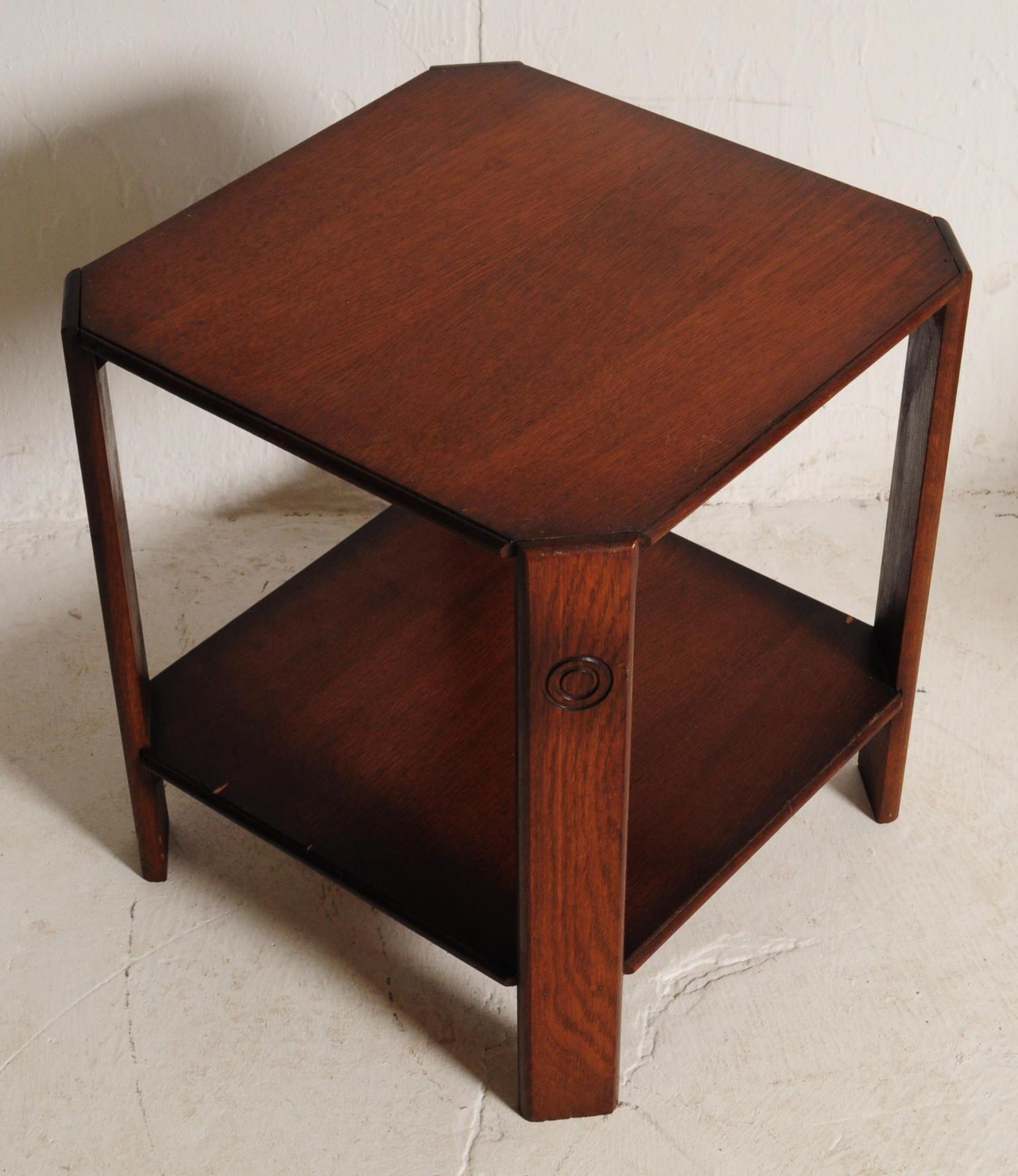 TWO MID CENTURY ART DECO STYLE OAK SIDE TABLES - Bild 4 aus 8