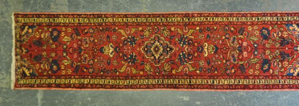 NORTH WEST PERSIAN MAHAL RUNNER RUG