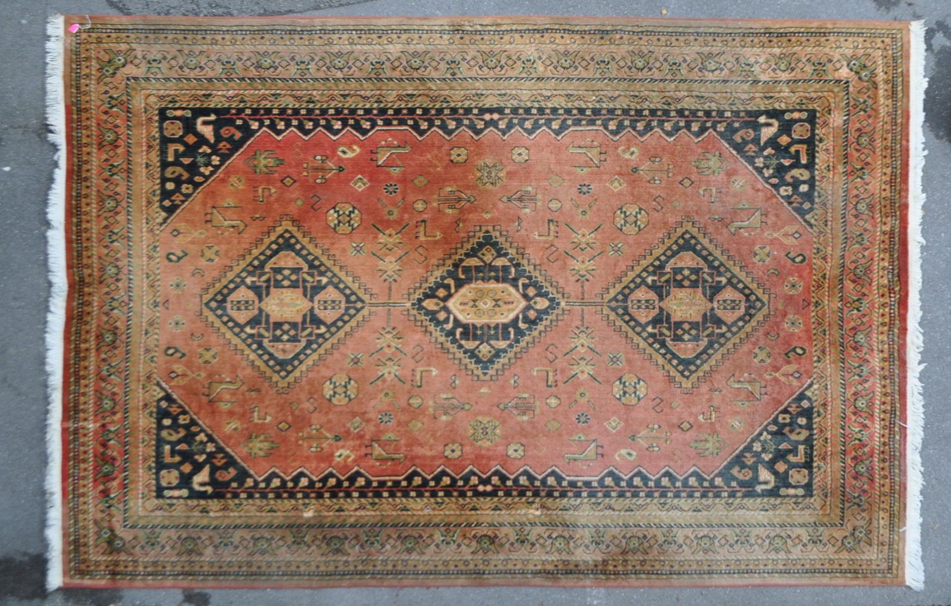 VINTAGE MID 20TH CENTURY PERSIAN ISLAMIC GHASHGHAI RUG