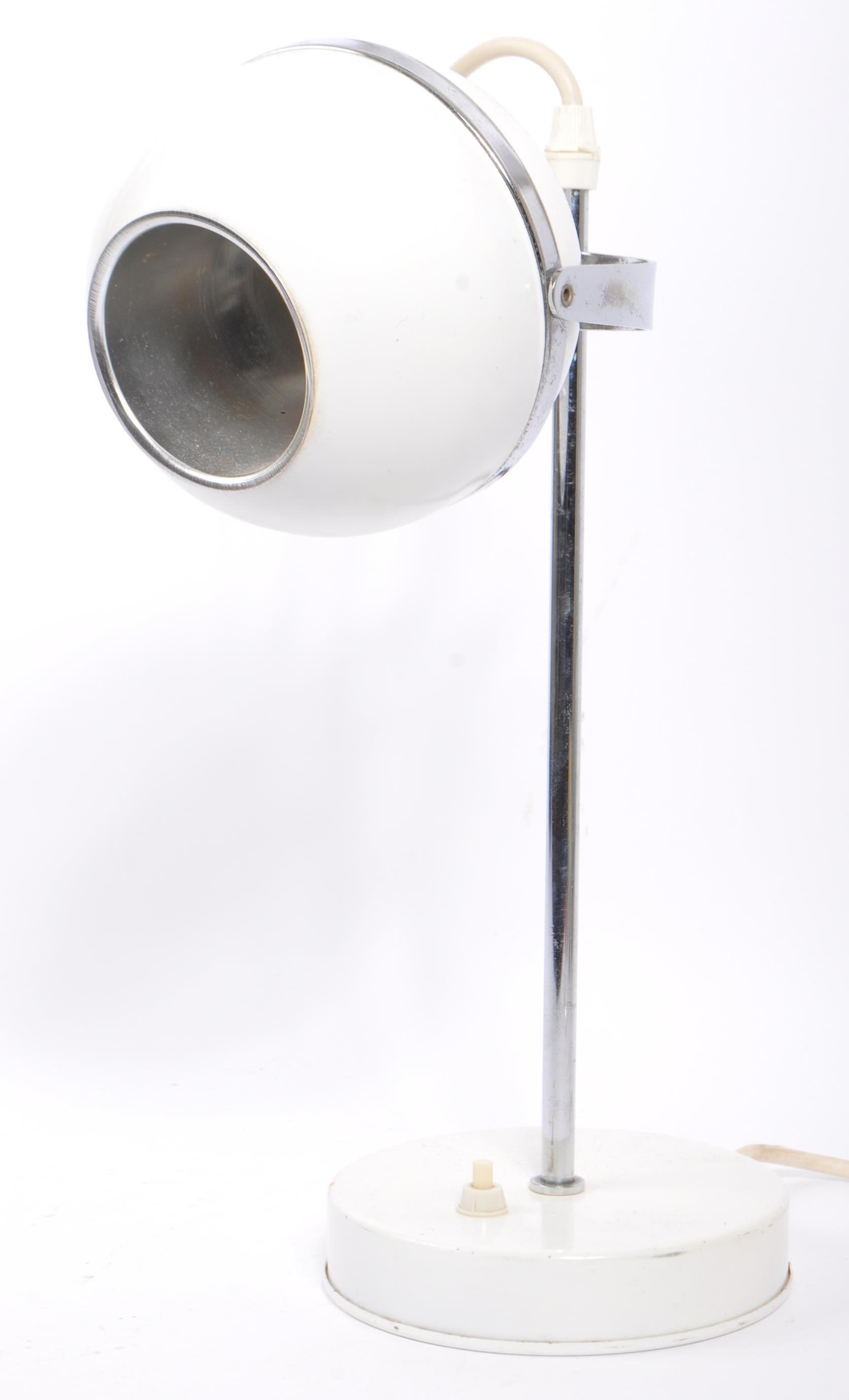 MID CENTURY WHITE EYEBALL DESK / TABLE LAMP LIGHT