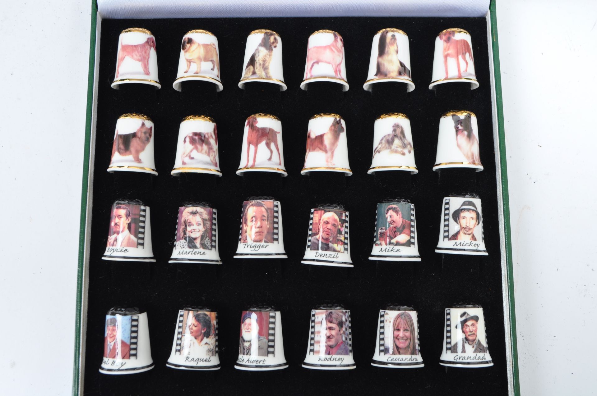 COLLECTION OF CASED PORCELAIN COLLECTORS THIMBLES - Image 3 of 8