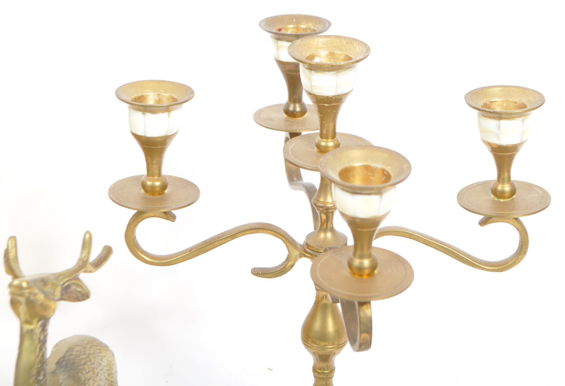 COLLECTION OF TEN MID CENTURY BRASS CANDLE / CANDELABRA ITEMS - Bild 4 aus 9