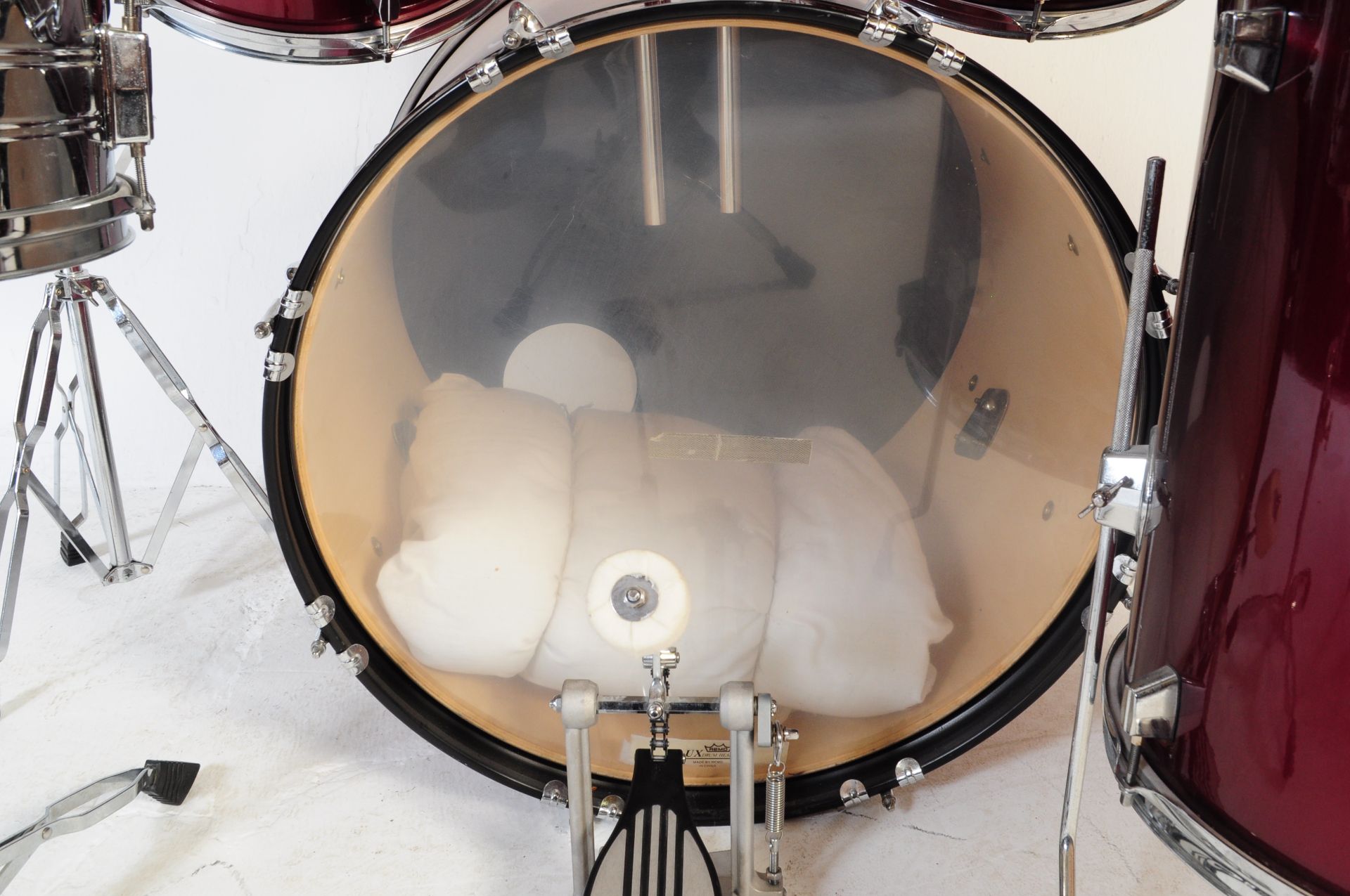 LATE 20TH CENTURY DRUM KIT WITH PEARL SYMBOLS - Image 5 of 9