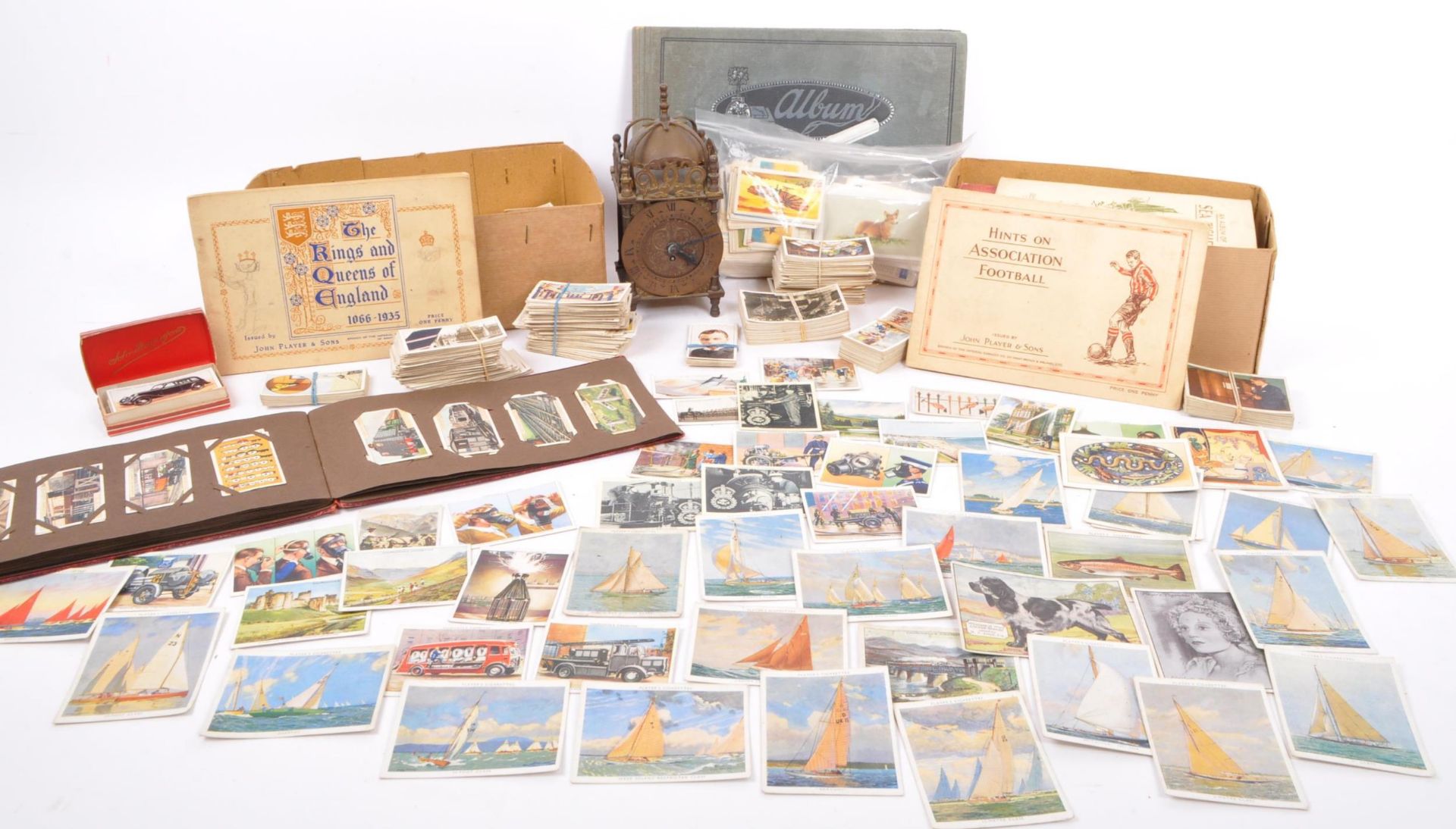 LARGE COLLECTION OF 20TH CENTURY CIGARETTE CARDS