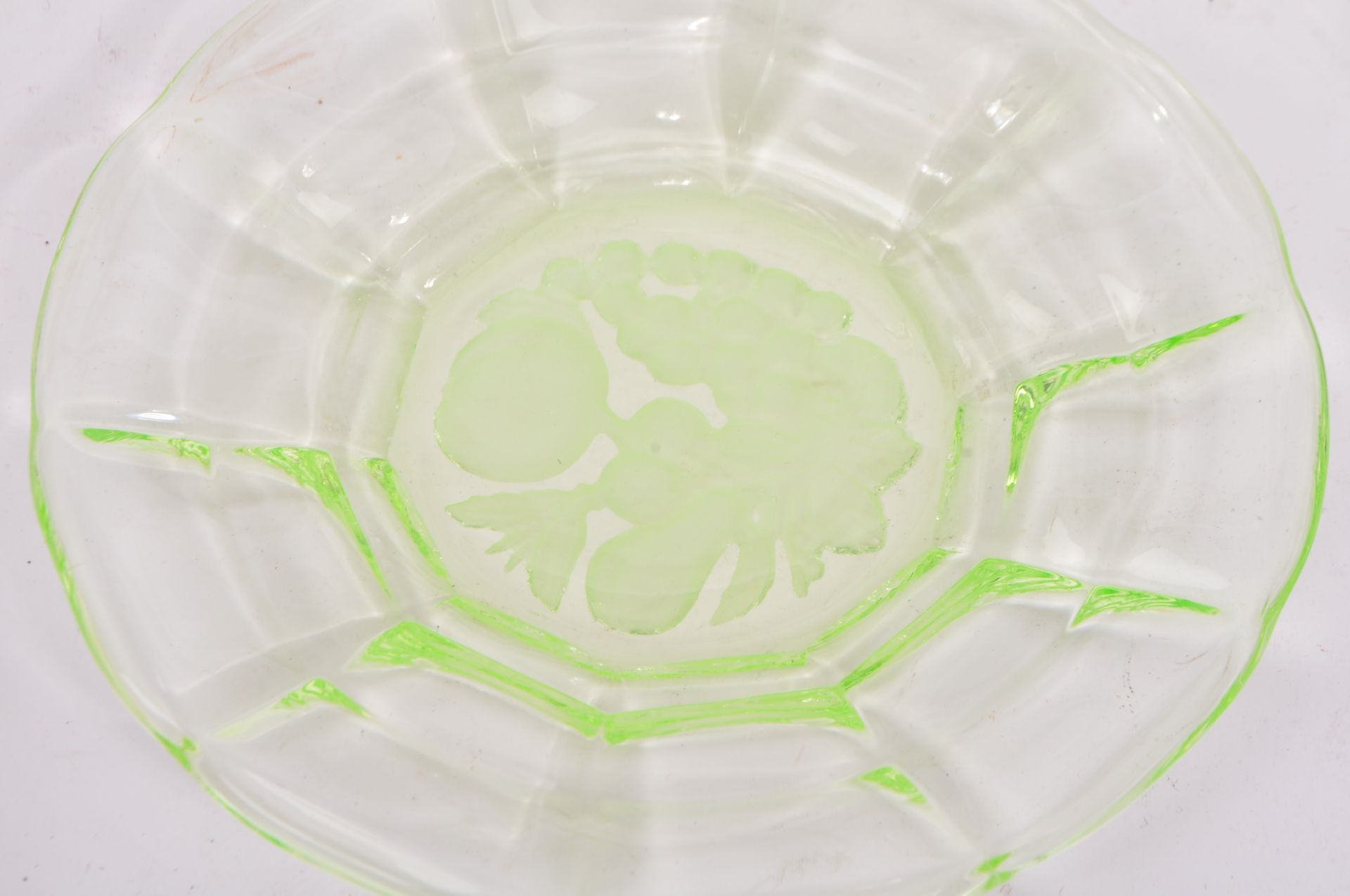 COLLECTION OF EARLY 20TH CENTURY DECORATIVE URANIUM GLASS - Image 4 of 4
