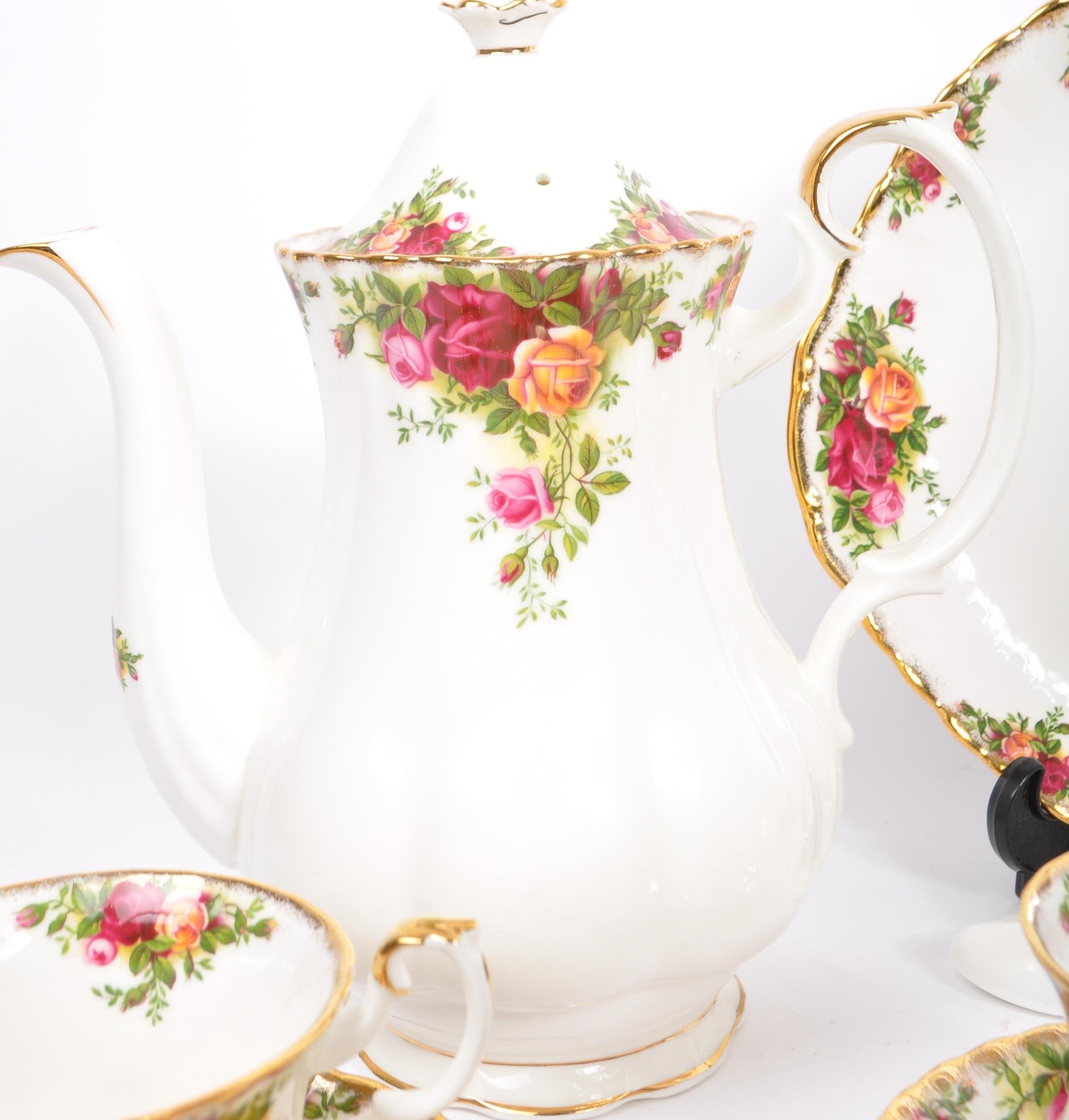 ROYAL ALBERT OLD COUNTRY ROSES CHINA TEA & DINNER SERVICE - Image 3 of 6