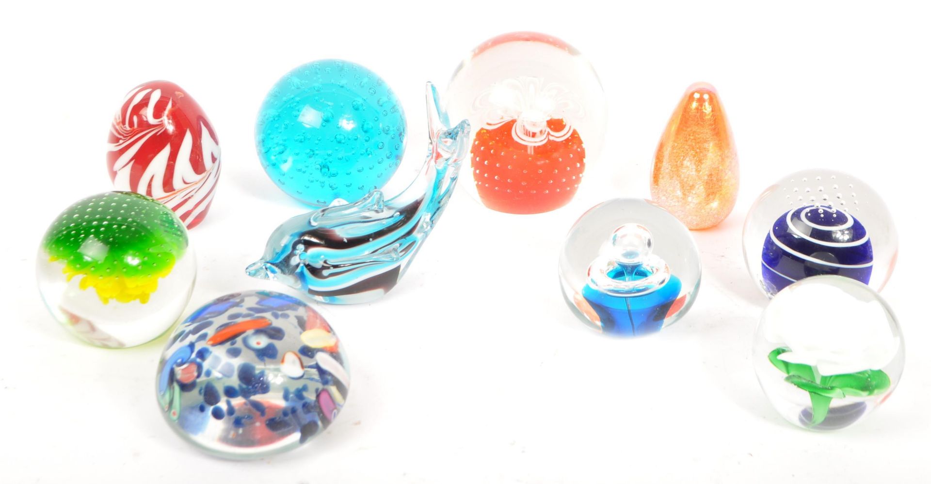 ASSORTMENT OF VINTAGE GLASS PAPERWEIGHTS - Image 2 of 5