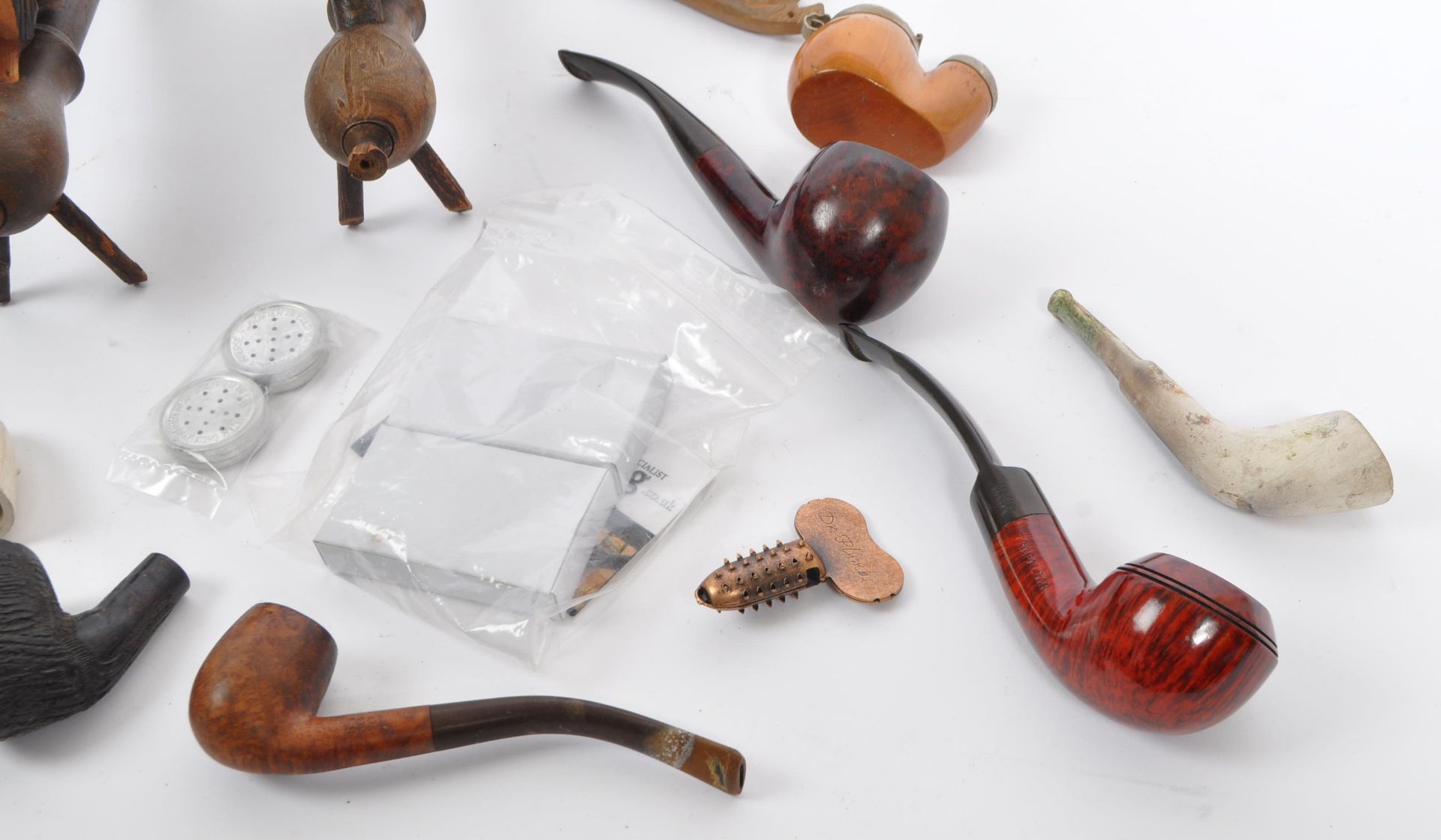 COLLECTION OF 19TH CENTURY SMOKING PIPES - Image 4 of 4