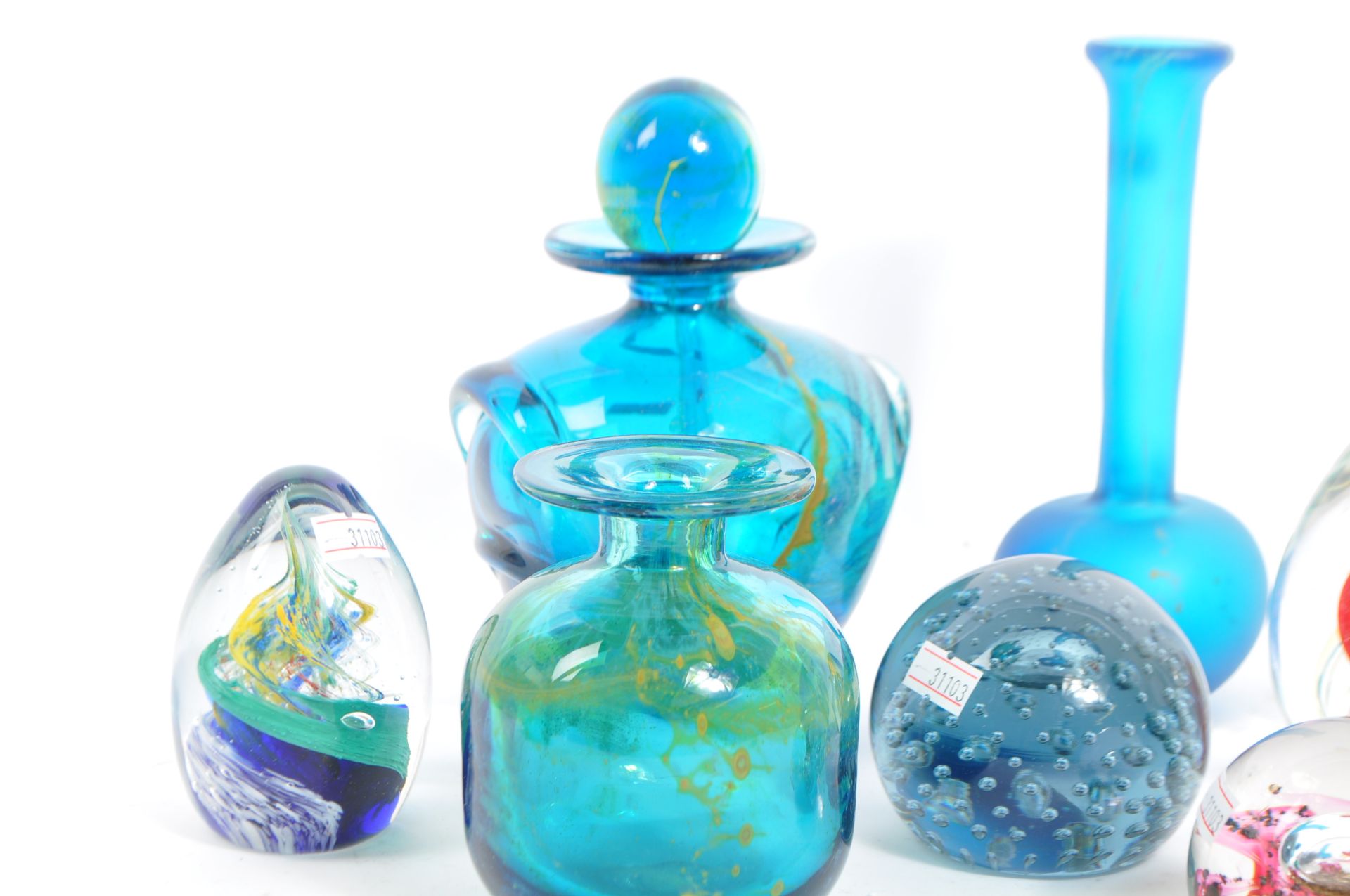 LARGE COLLECTION OF STUDIO ART GLASS & PAPERWEIGHTS - Image 2 of 4