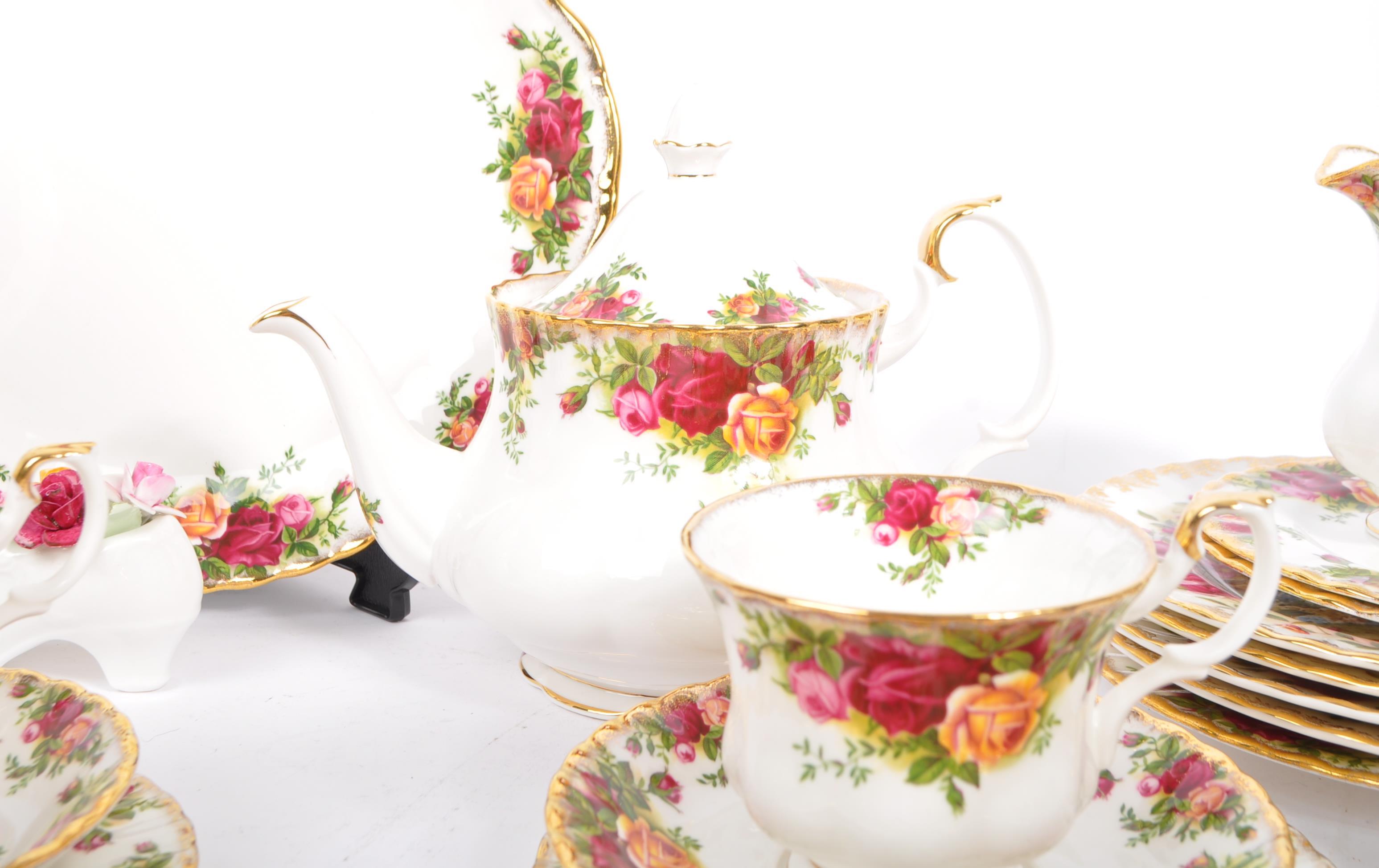 ROYAL ALBERT OLD COUNTRY ROSES CHINA TEA & DINNER SERVICE - Image 4 of 6