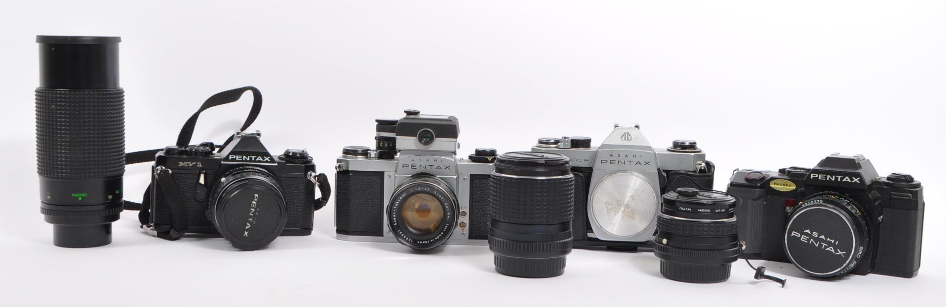 COLLECTION OF PENTAX 35MM CAMERAS AND LENSES