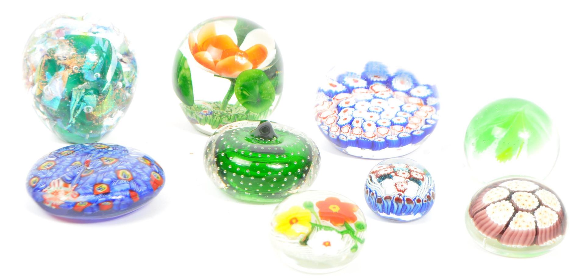 ASSORTMENT OF VINTAGE ART GLASS PAPERWEIGHTS