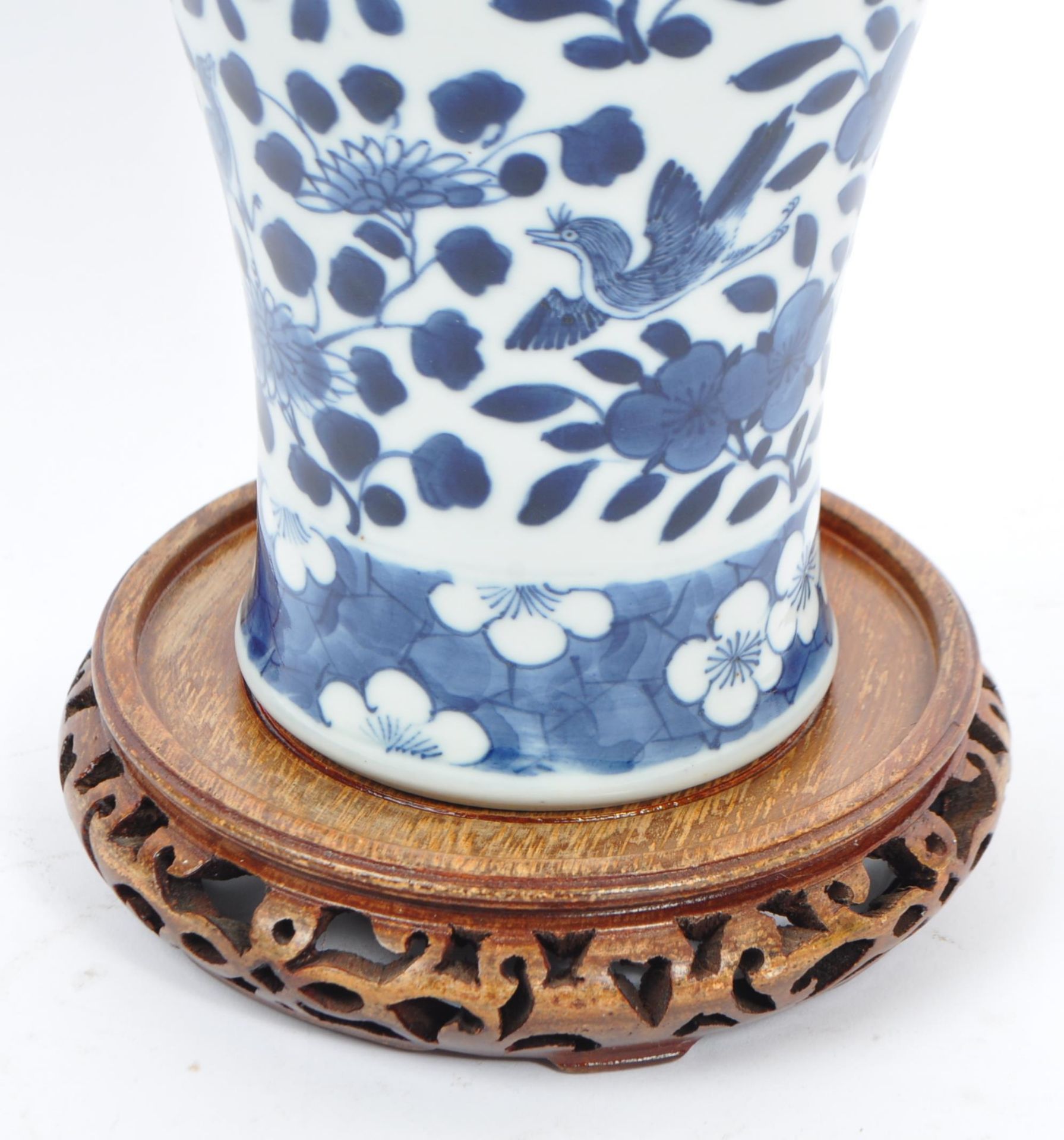 19TH CENTURY QING DYNASTY CHINESE BLUE & WHITE PORCELAIN VASE - Bild 3 aus 5