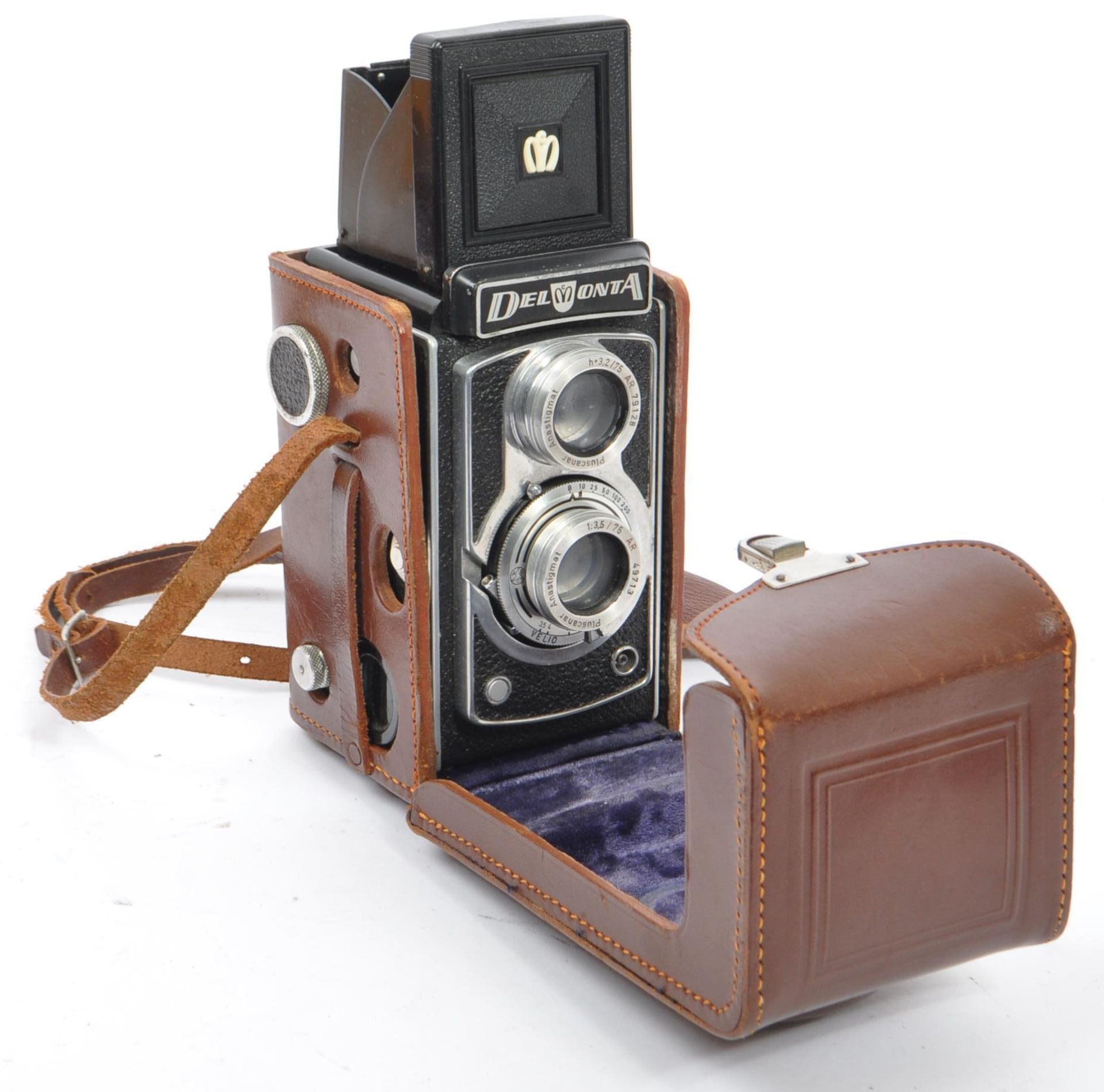 COLLECTION OF VINTAGE 20TH CENTURY CAMERAS & ACCESSORIES - Image 5 of 9