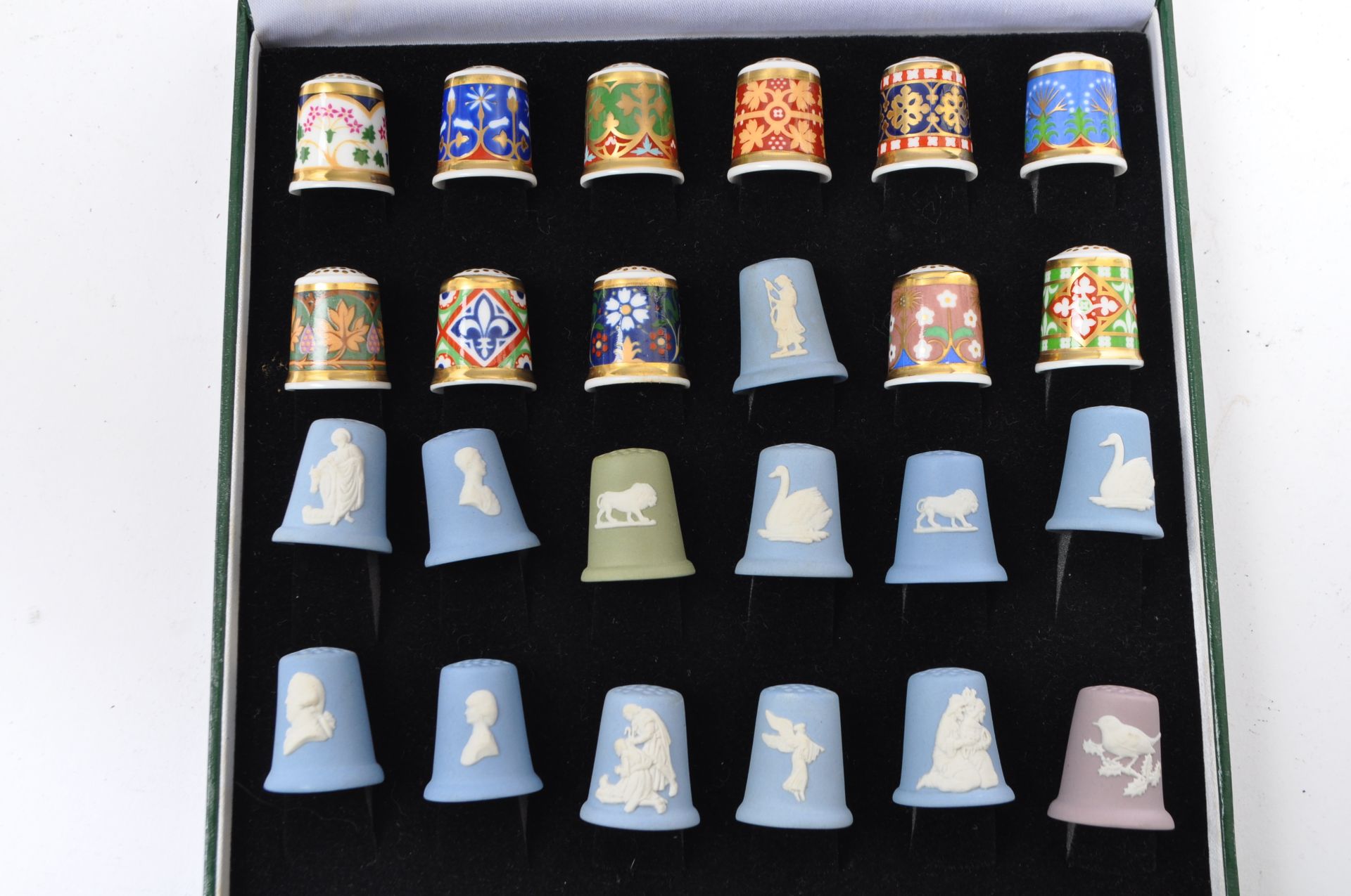 COLLECTION OF CASED PORCELAIN COLLECTORS THIMBLES - Image 6 of 8