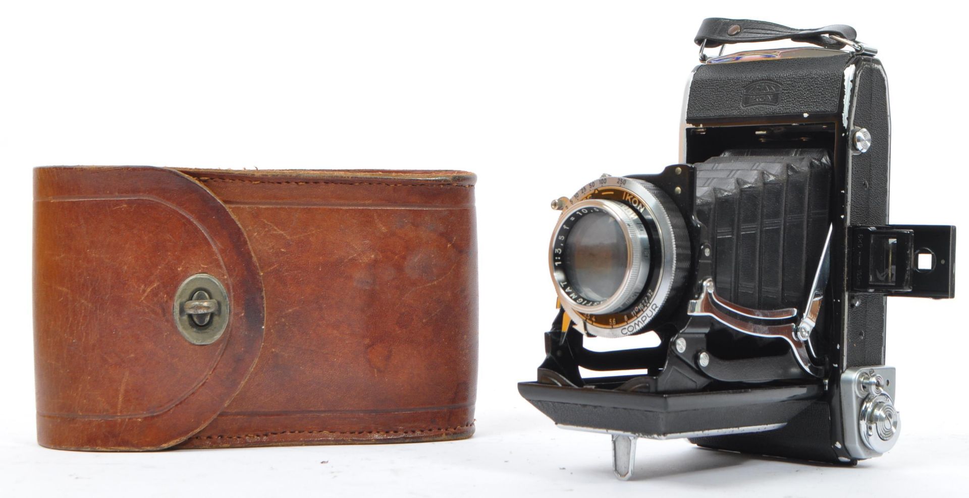 COLLECTION OF VINTAGE 20TH CENTURY CAMERAS & ACCESSORIES - Image 2 of 9