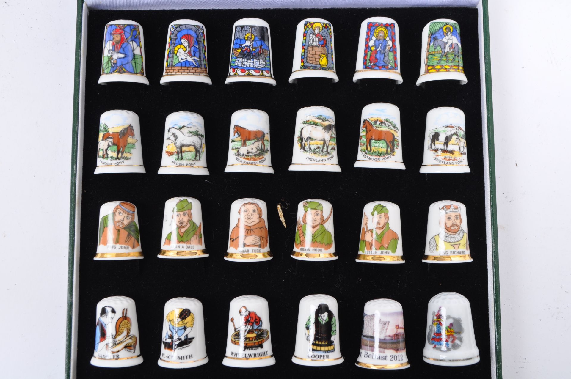 COLLECTION OF CASED PORCELAIN COLLECTORS THIMBLES - Image 4 of 8