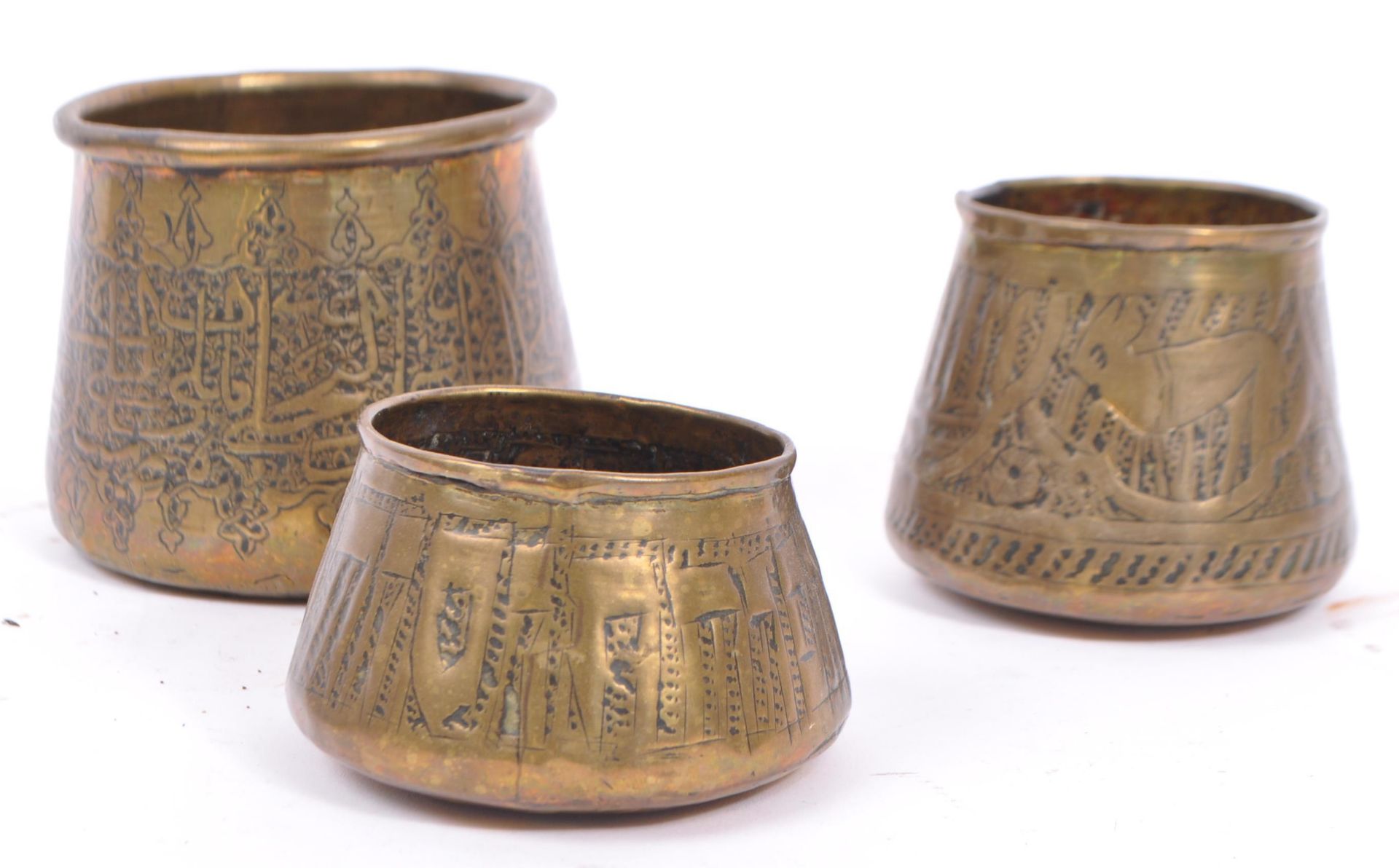 COLLECTION OF ISLAMIC MIDDLE EASTERN BRASS ITEMS - Image 4 of 4