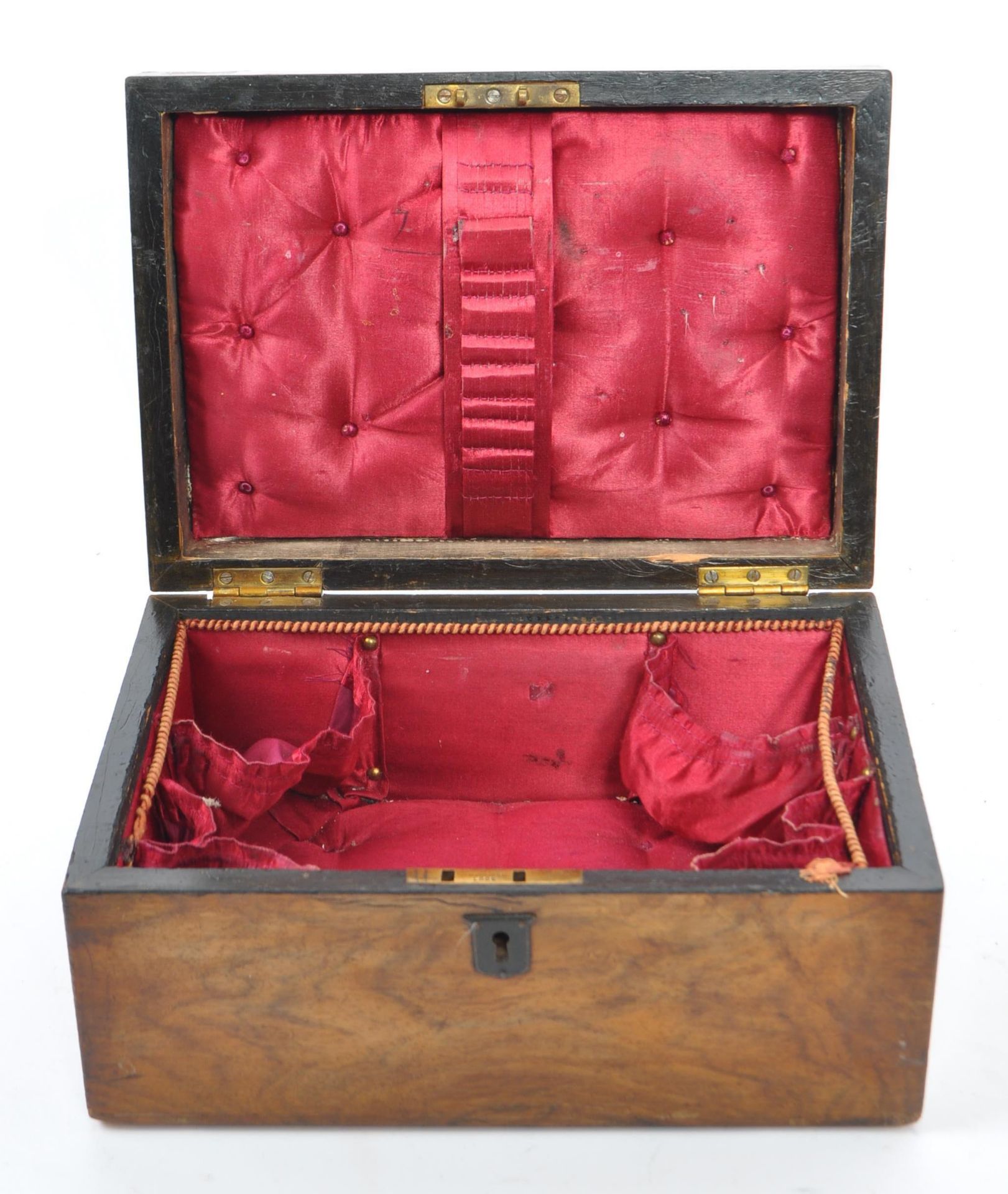 EARLY 20TH CENTURY WALNUT SEWING BOX - Bild 2 aus 4