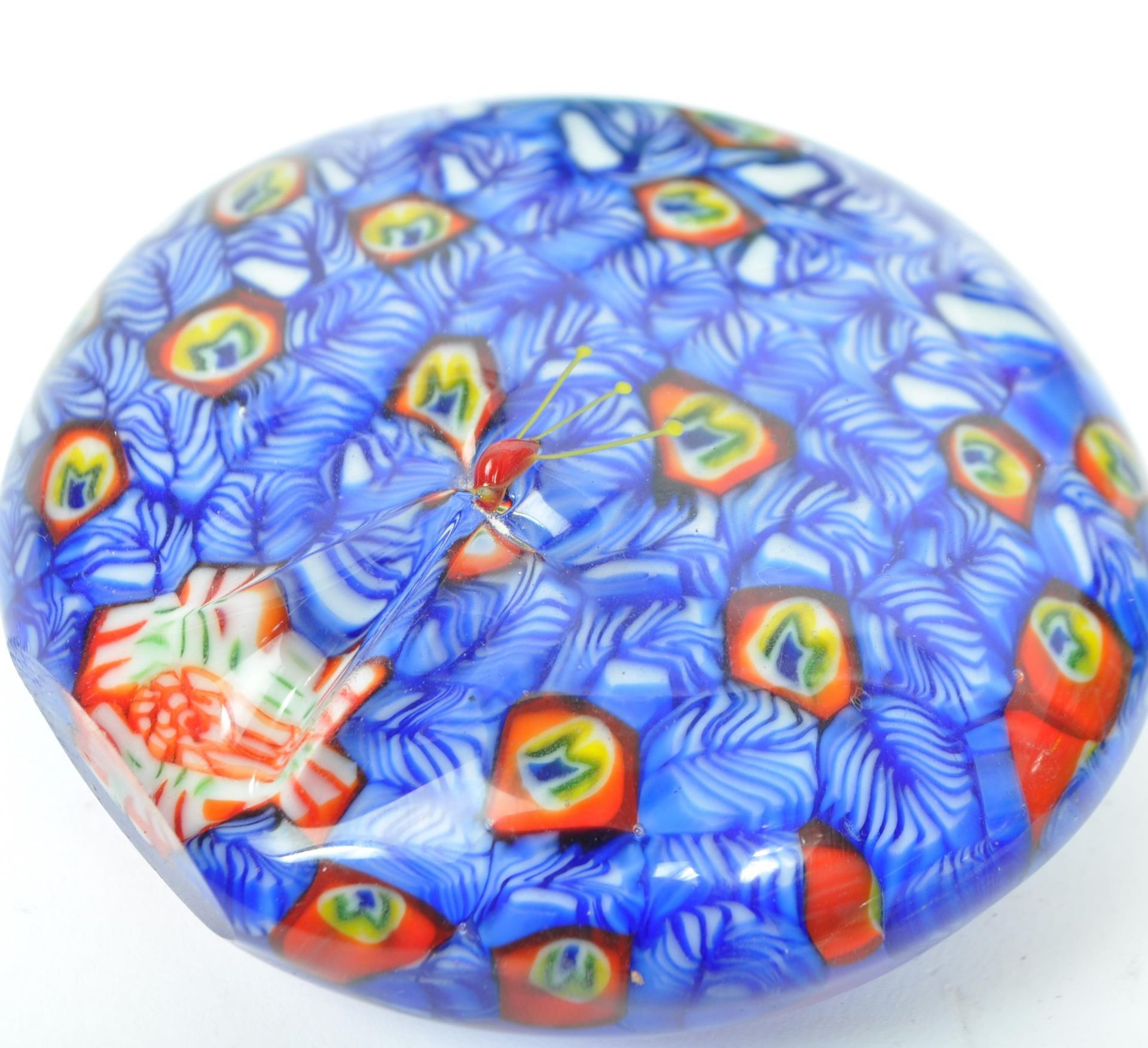 ASSORTMENT OF VINTAGE ART GLASS PAPERWEIGHTS - Image 5 of 5