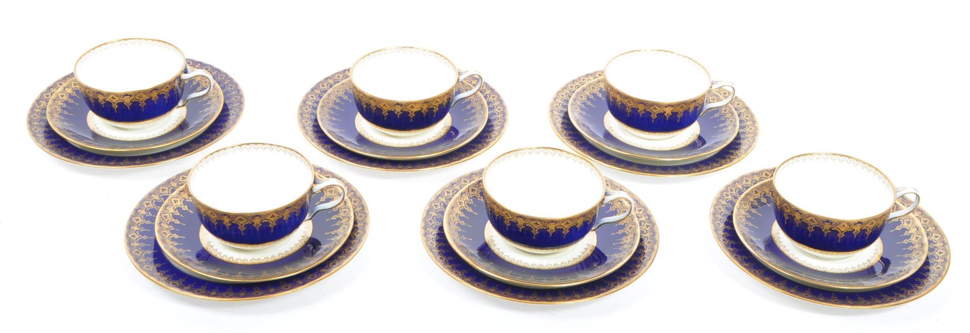20TH CENTURY WEDGEWOOD HATHAWAY ROSE TEA / DINNER SERVICE - Bild 2 aus 4