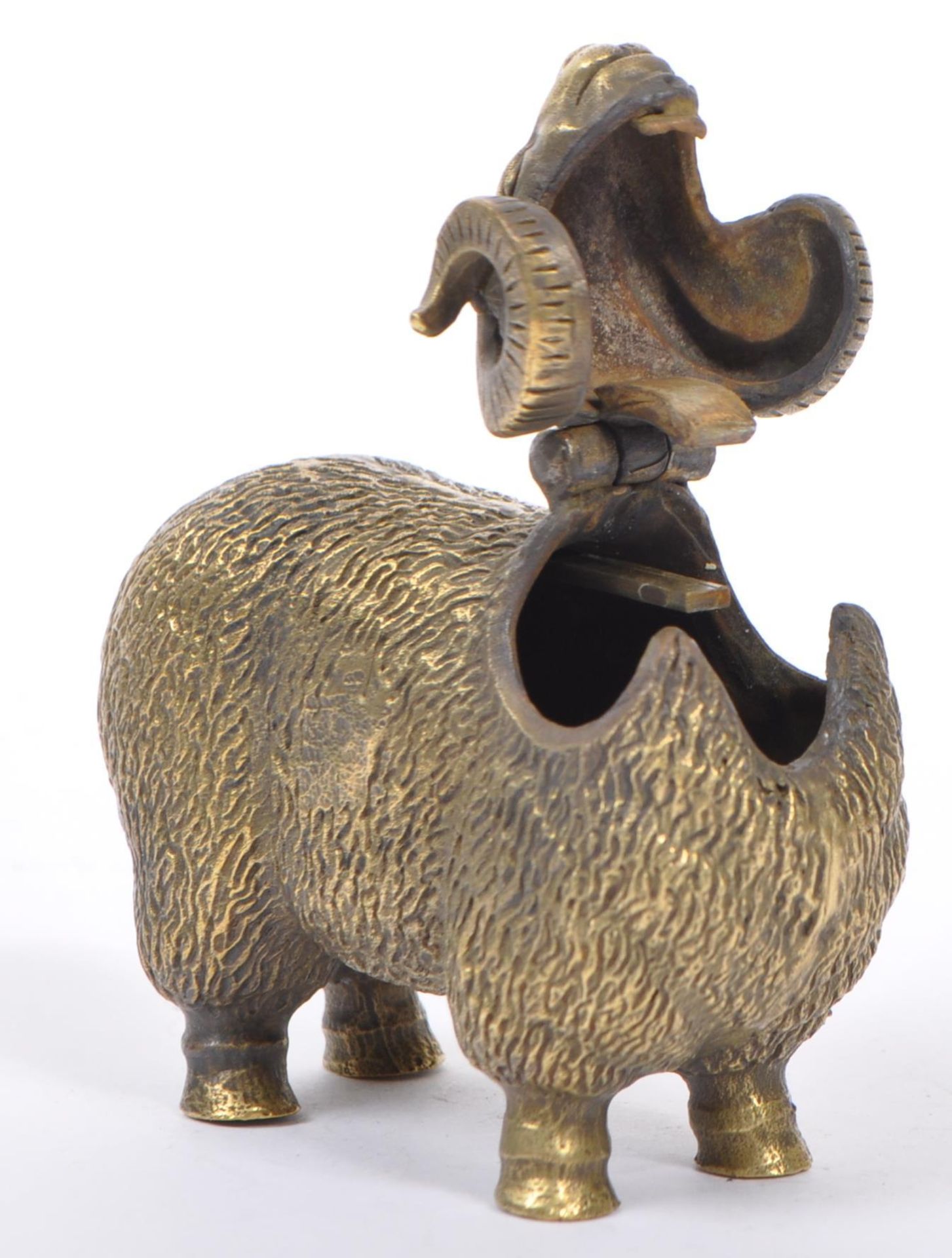BRASS VESTA CASE IN THE FORM OF A RAM - Image 4 of 5