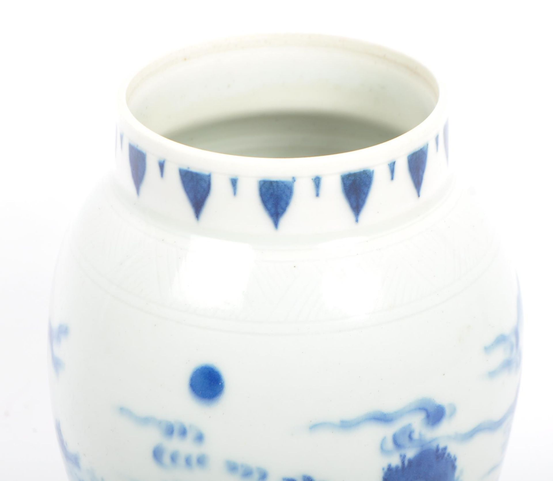 CHINESE 19TH PORCELAIN BLUE & WHITE VASE - Bild 4 aus 8