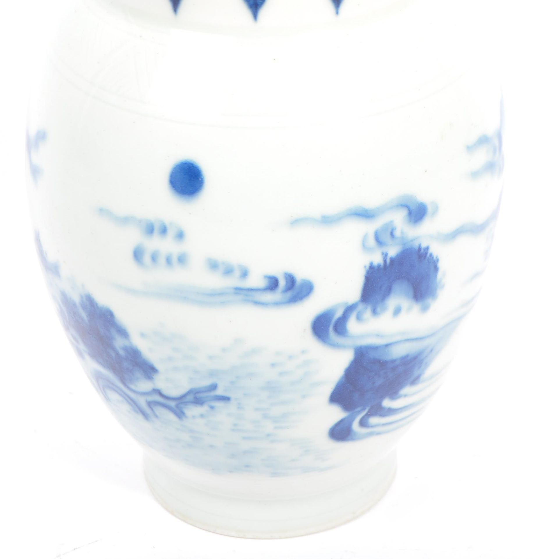 CHINESE 19TH PORCELAIN BLUE & WHITE VASE - Bild 7 aus 8