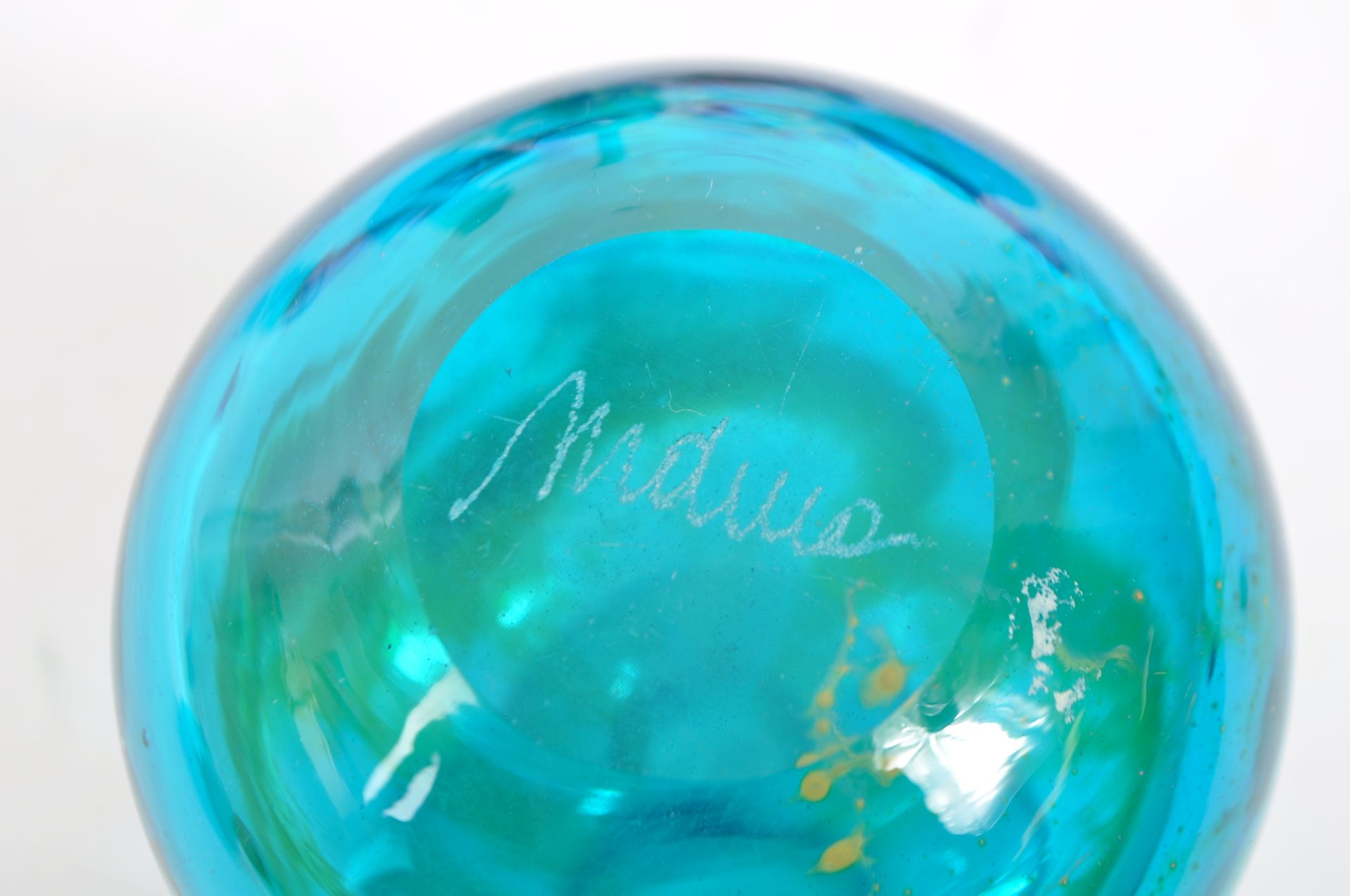 LARGE COLLECTION OF STUDIO ART GLASS & PAPERWEIGHTS - Image 4 of 4