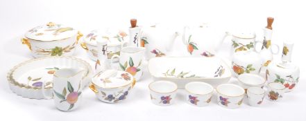 VINTAGE 20TH CENTURY ROYAL WORCESTER EVESHAM PATTERN SET