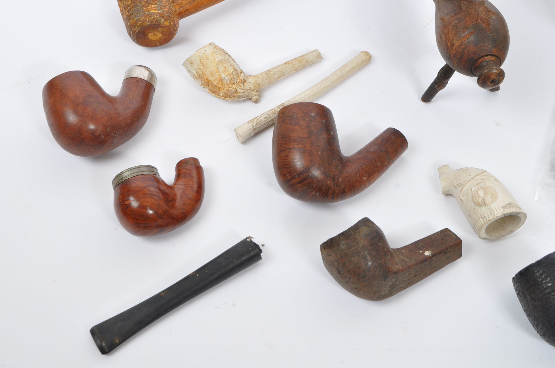 COLLECTION OF 19TH CENTURY SMOKING PIPES - Image 2 of 4