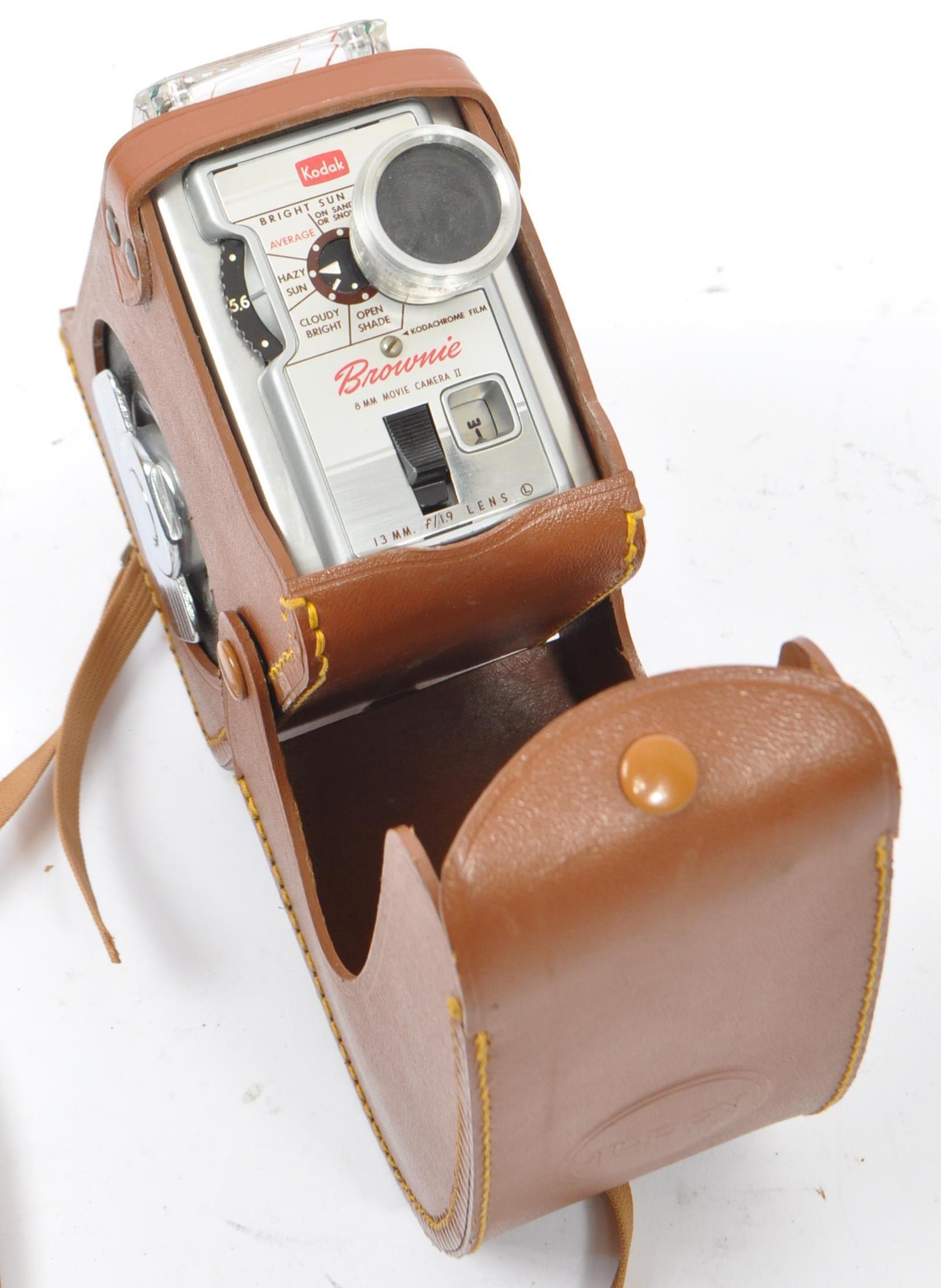 COLLECTION OF VINTAGE 20TH CENTURY CAMERAS & ACCESSORIES - Image 6 of 9