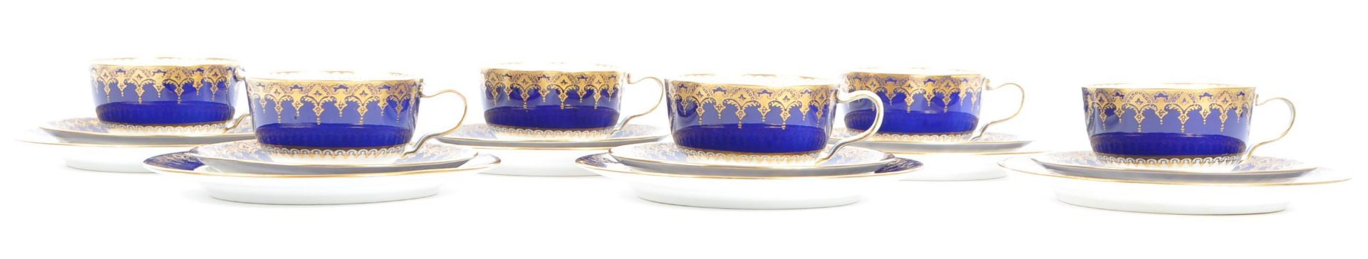 20TH CENTURY WEDGEWOOD HATHAWAY ROSE TEA / DINNER SERVICE