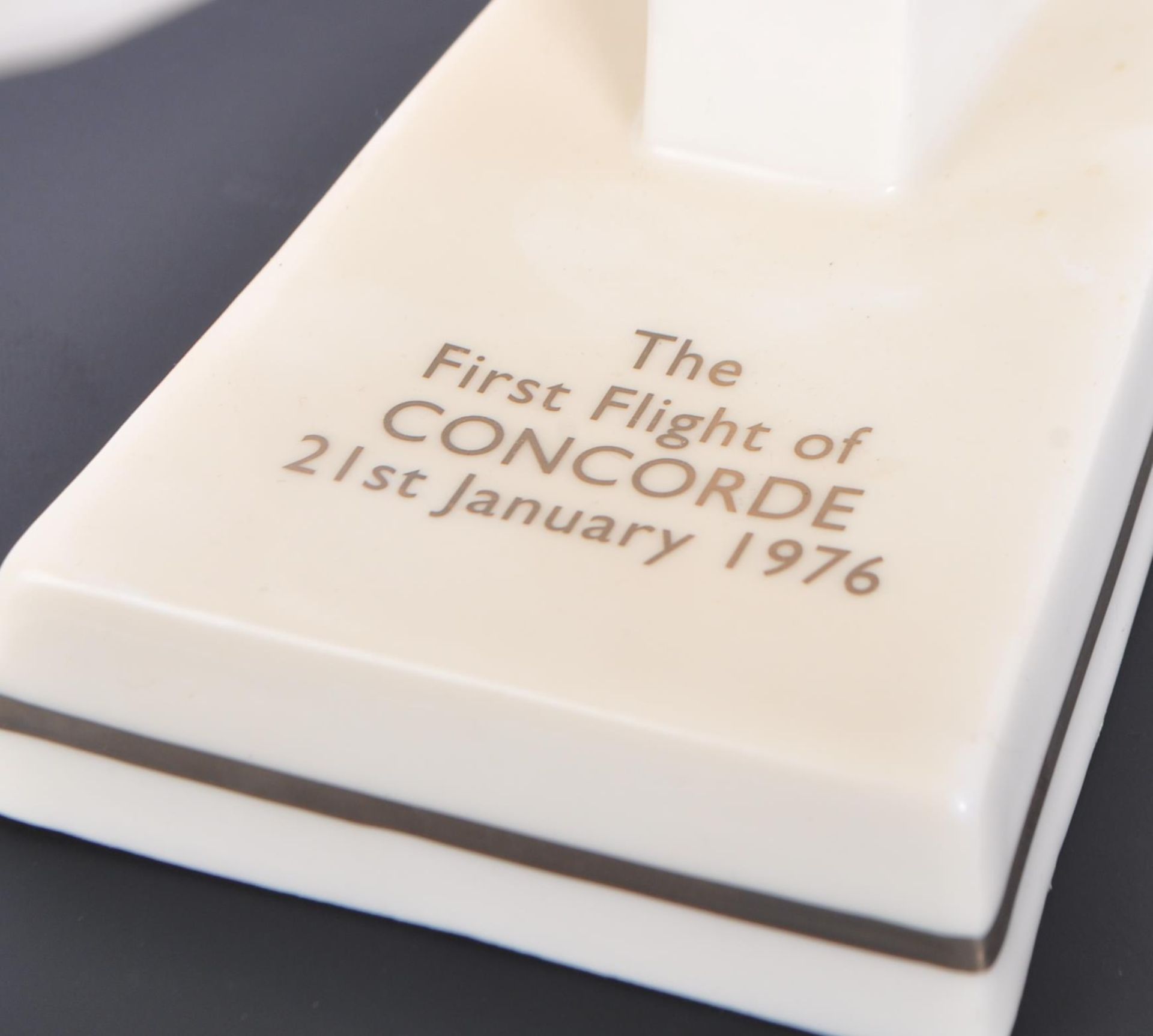 ROYAL WORCESTER 'FIRST FLIGHT OF CONCORDE' - Bild 4 aus 5