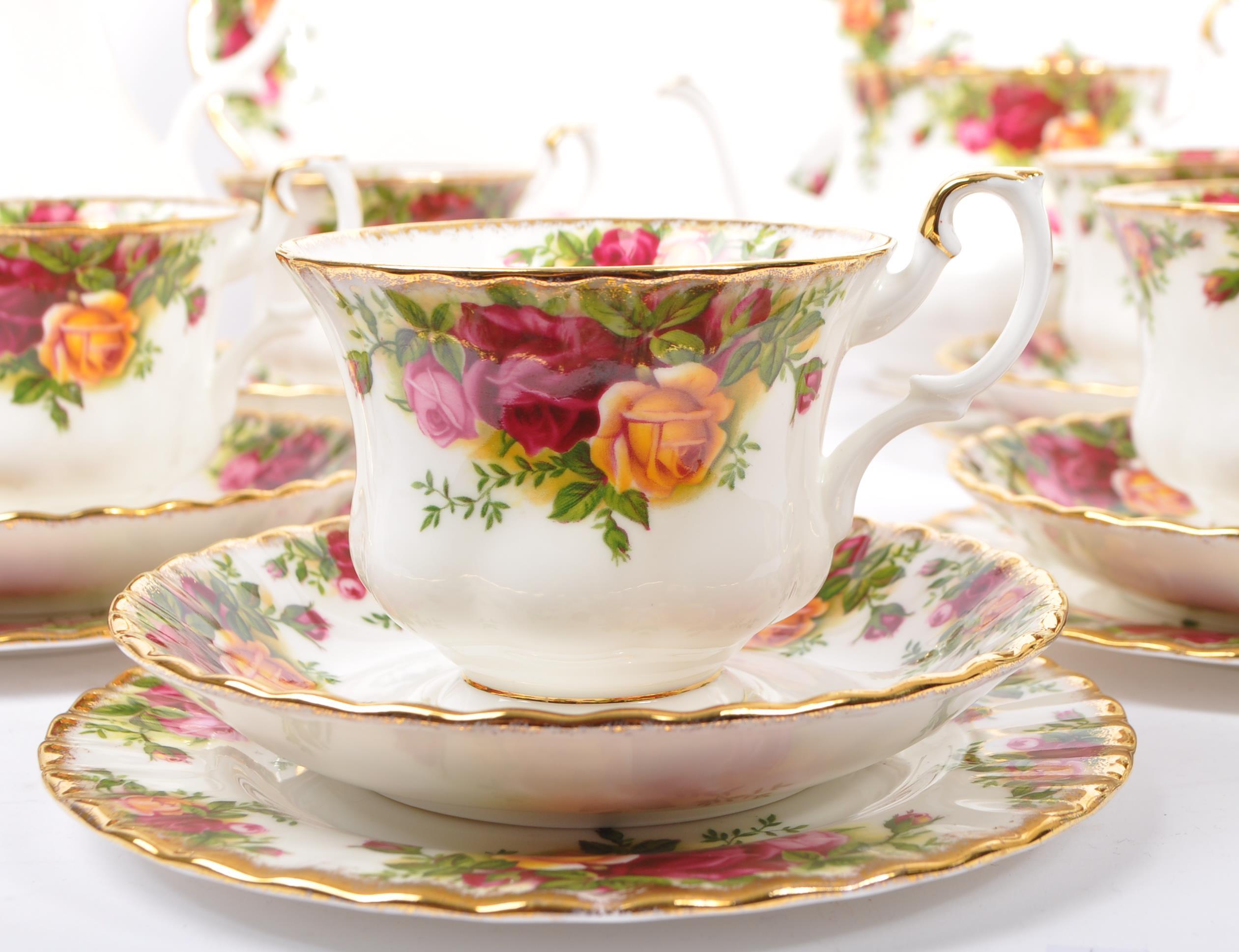 ROYAL ALBERT OLD COUNTRY ROSES CHINA TEA & DINNER SERVICE - Image 2 of 6