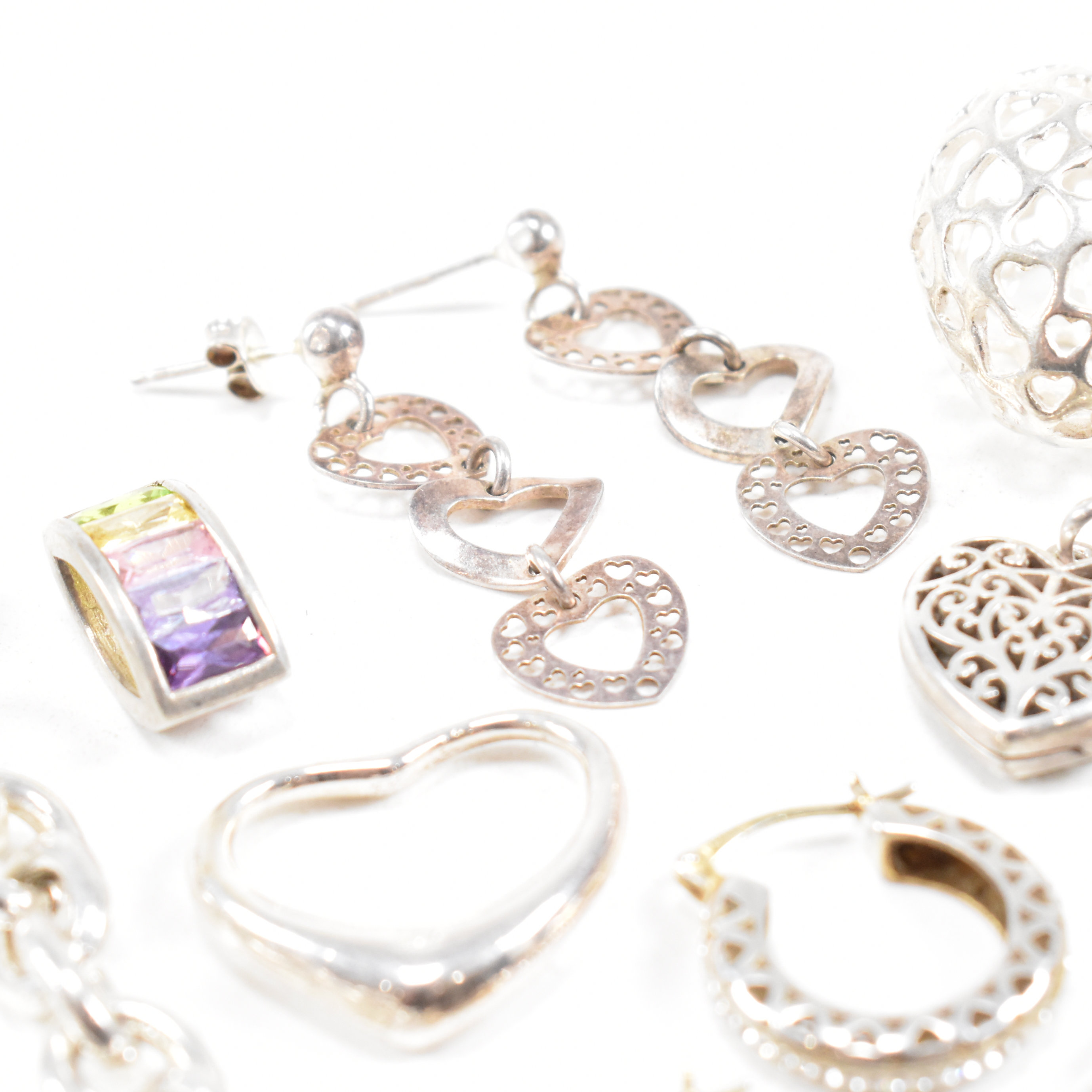 COLLECTION OF 925 SILVER & WHITE METAL HEART JEWELLERY - Image 5 of 12