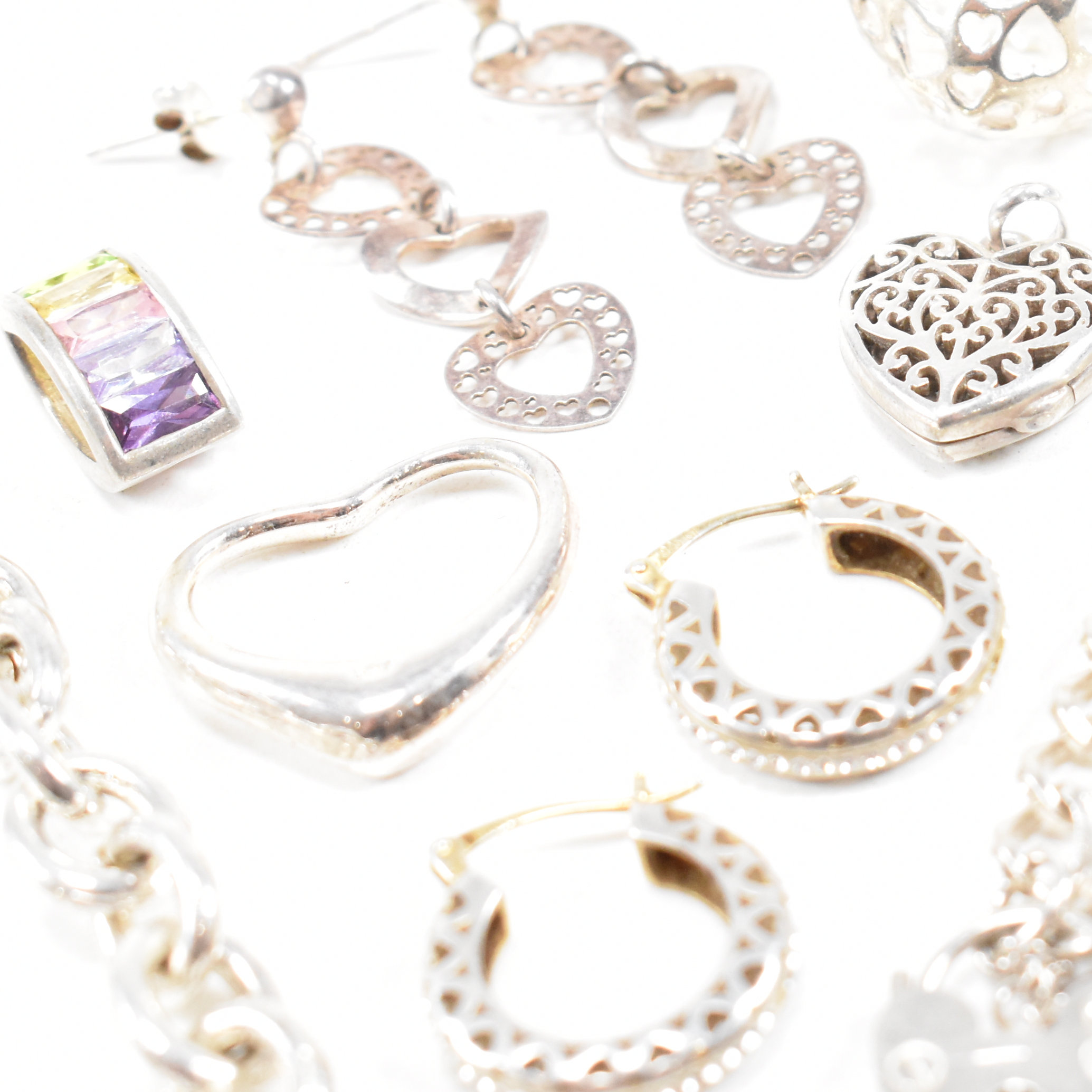 COLLECTION OF 925 SILVER & WHITE METAL HEART JEWELLERY - Image 8 of 12