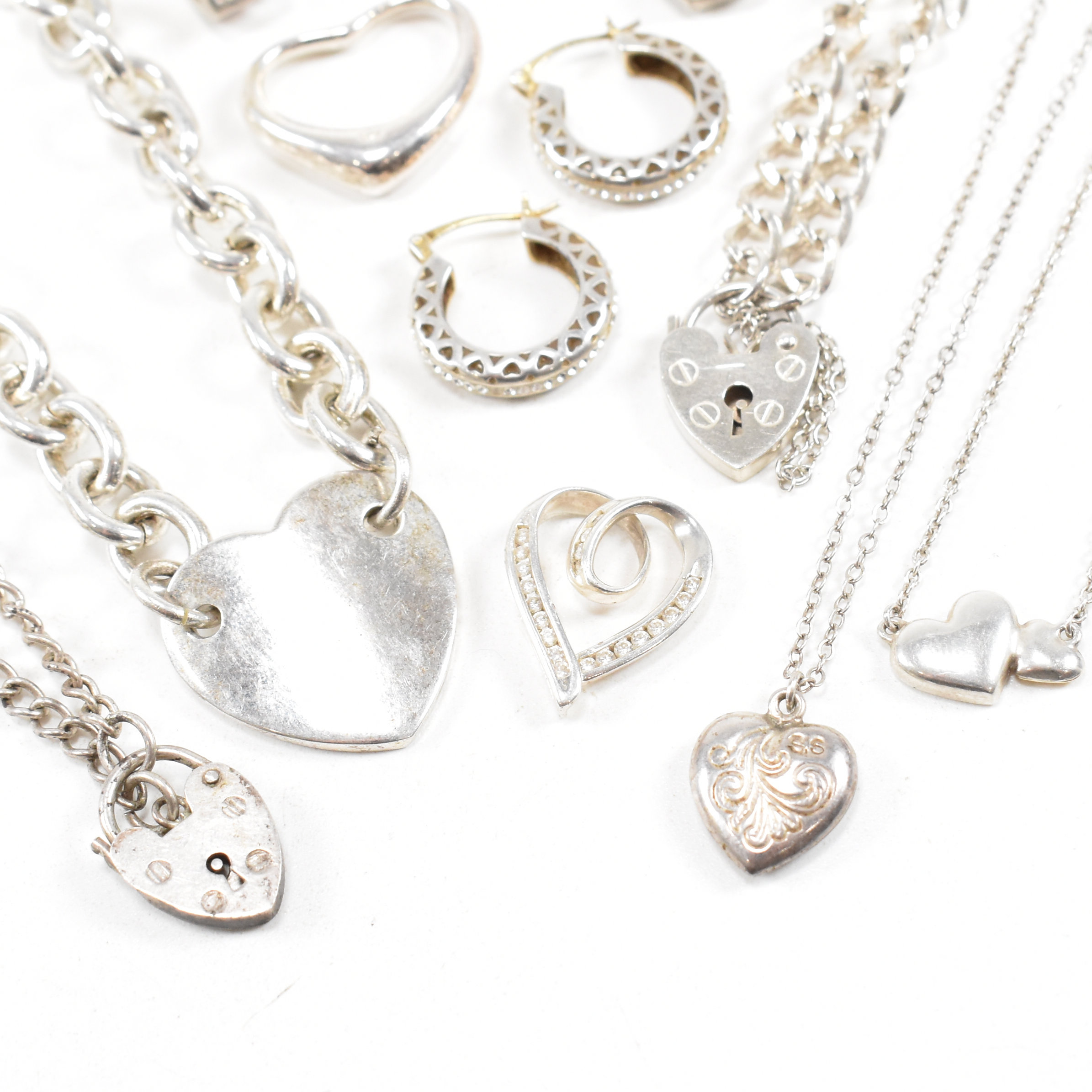 COLLECTION OF 925 SILVER & WHITE METAL HEART JEWELLERY - Image 3 of 12