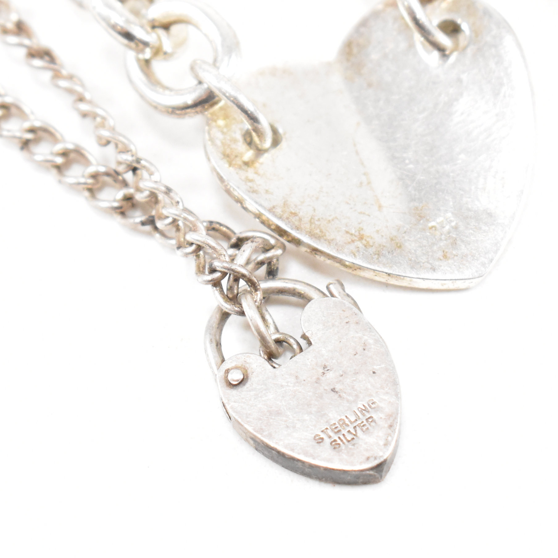 COLLECTION OF 925 SILVER & WHITE METAL HEART JEWELLERY - Image 11 of 12