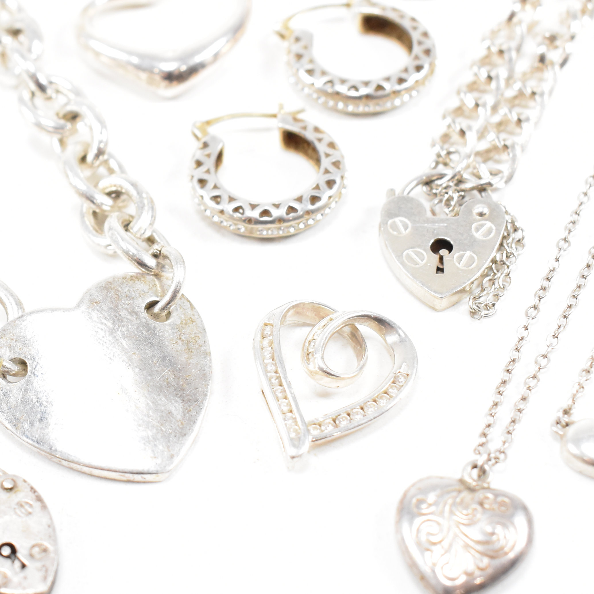 COLLECTION OF 925 SILVER & WHITE METAL HEART JEWELLERY - Image 6 of 12